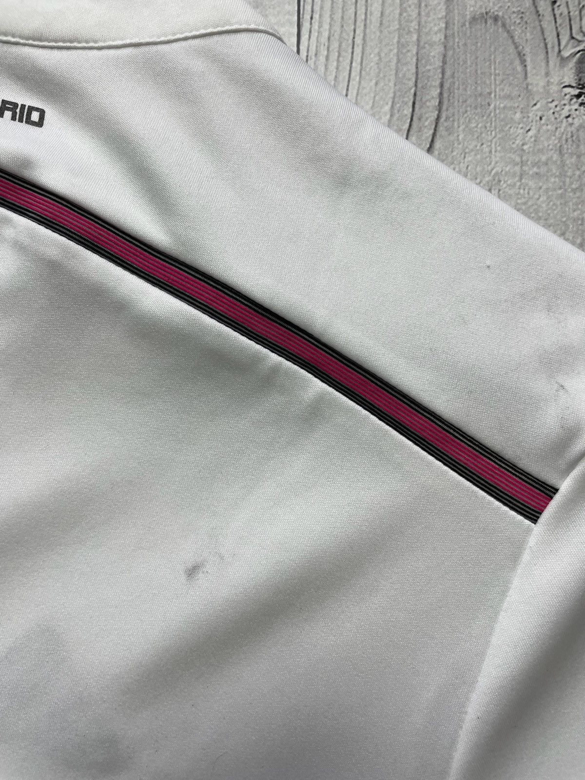 Vintage Vintage adidas Real Madrid soccer jersey size S Size US S / EU 44-46 / 1 - 9 Thumbnail