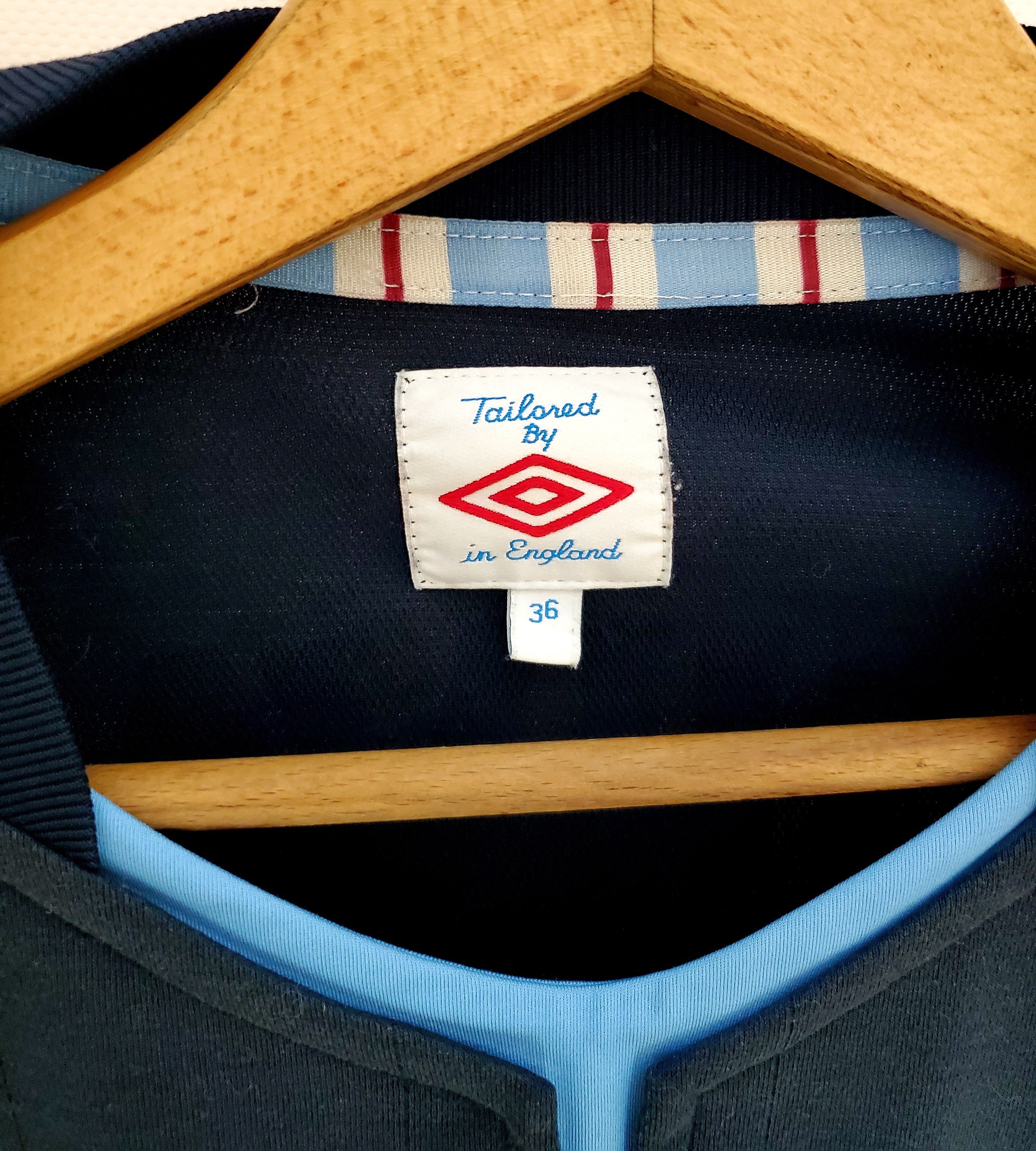 Umbro Manchester City Away shirt 2010/11 Umbro #21 David Silva S Size US S / EU 44-46 / 1 - 4 Thumbnail