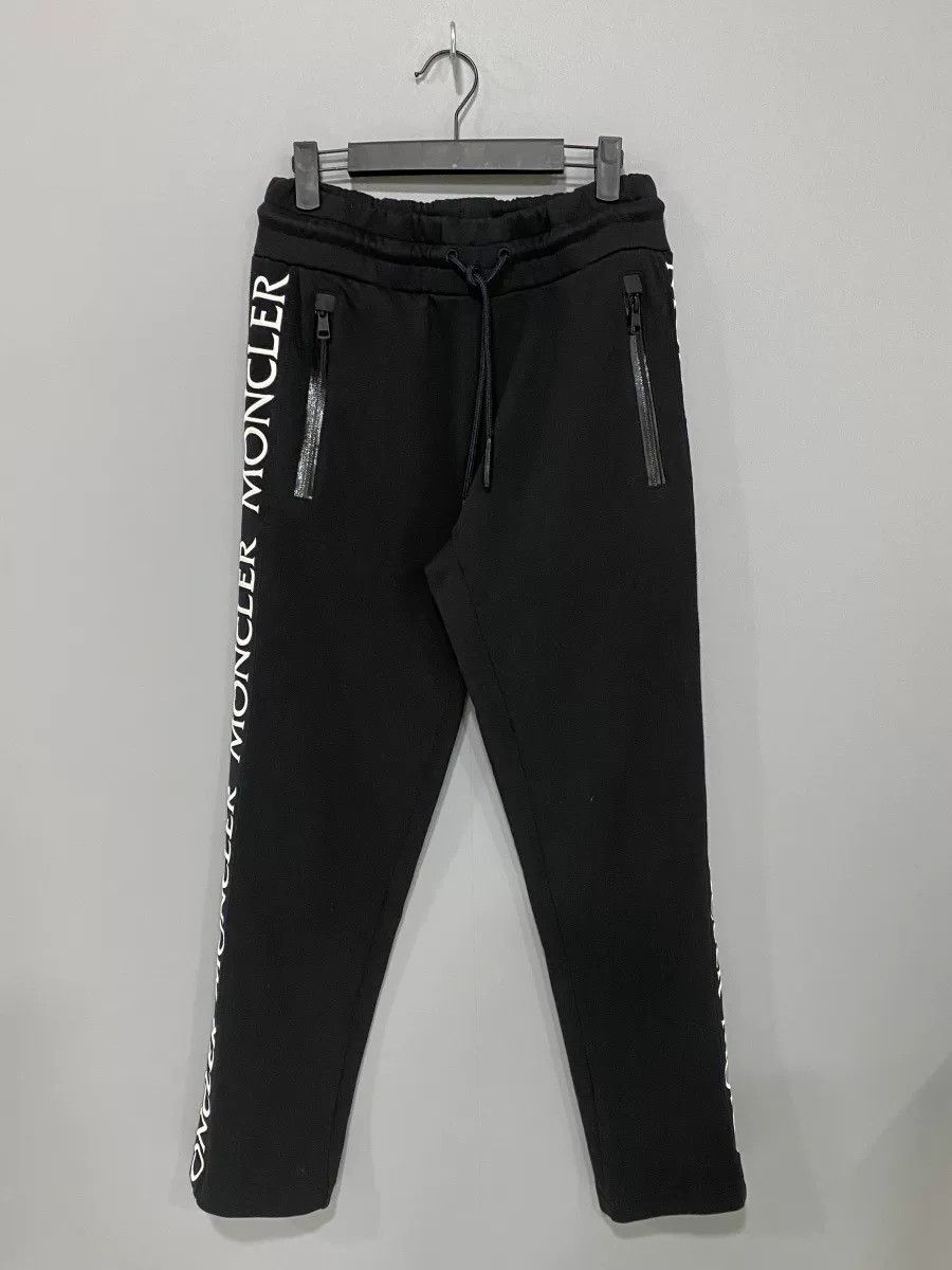 Moncler Moncler Black Logo Embroidered Sweatpants Size US 26 / EU 42 - 1 Thumbnail
