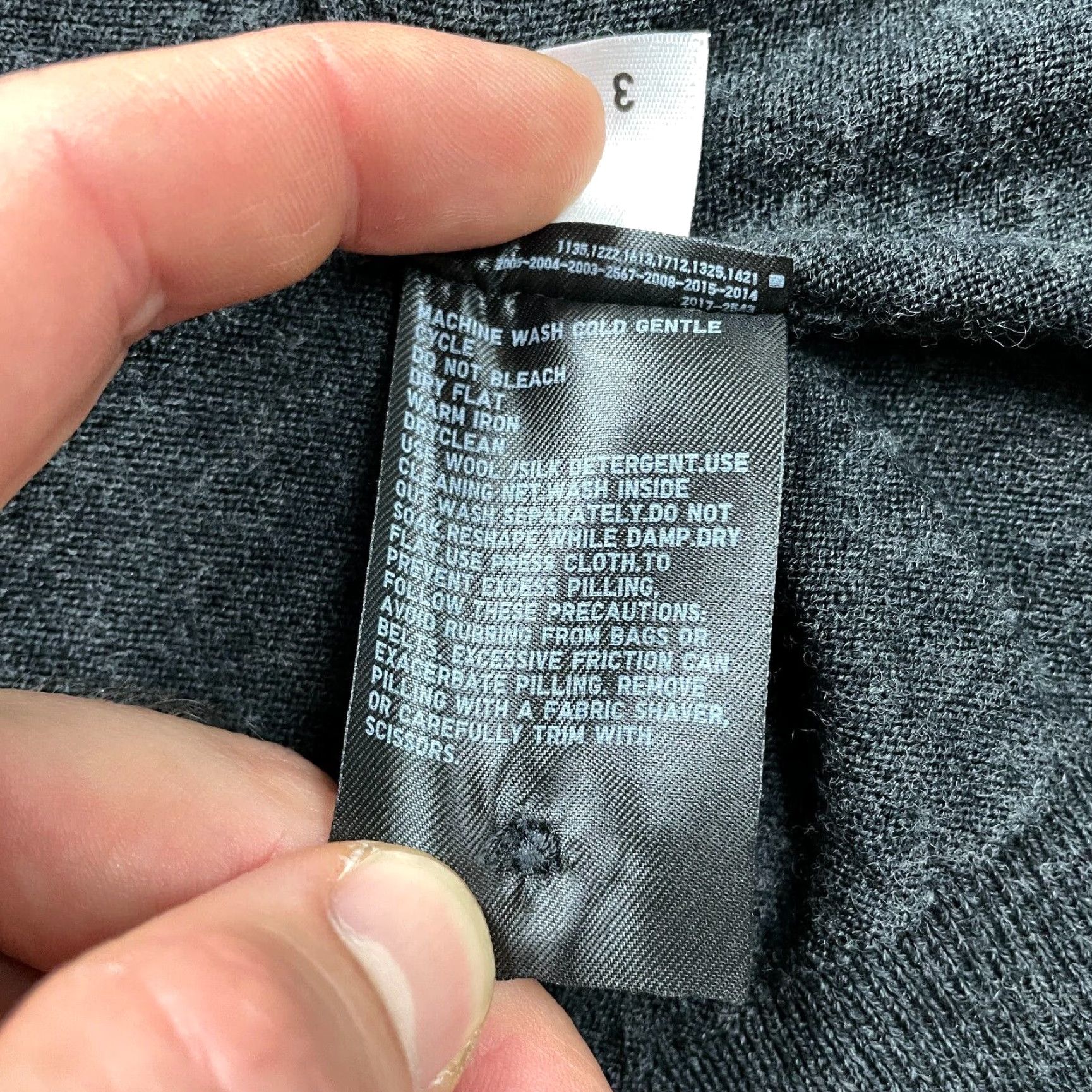 Uniqlo Uniqlo Sweater Women Petites XXS Gray Wool Cardigan V-Neck Button Knit All Seasons Lightweight Size XXS / US 00 / IT 34 - 5 Thumbnail