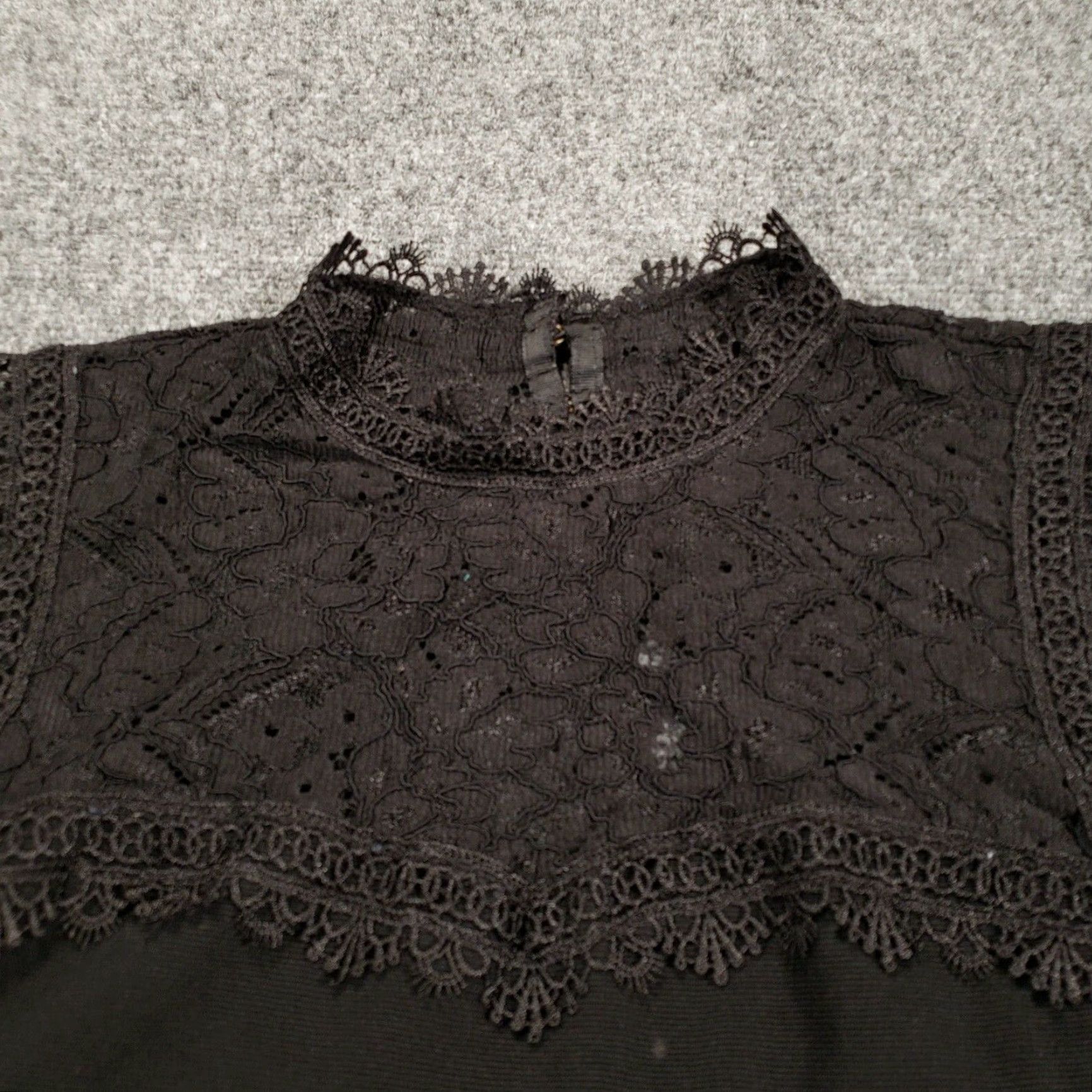 H&M H&M Tank Womens L Black Lace Yoke Mock Neck Sleeveless Casual Size L / US 10 / IT 46 - 4 Thumbnail