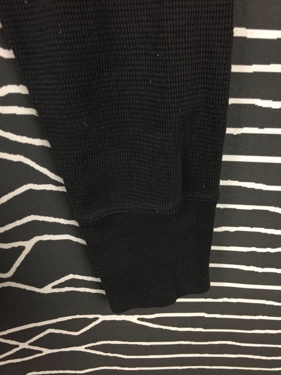 Uniqlo Uniqlo Waffle Knit Thermal Henley Long Sleeve Tee Size L Size US L / EU 52-54 / 3 - 7 Thumbnail