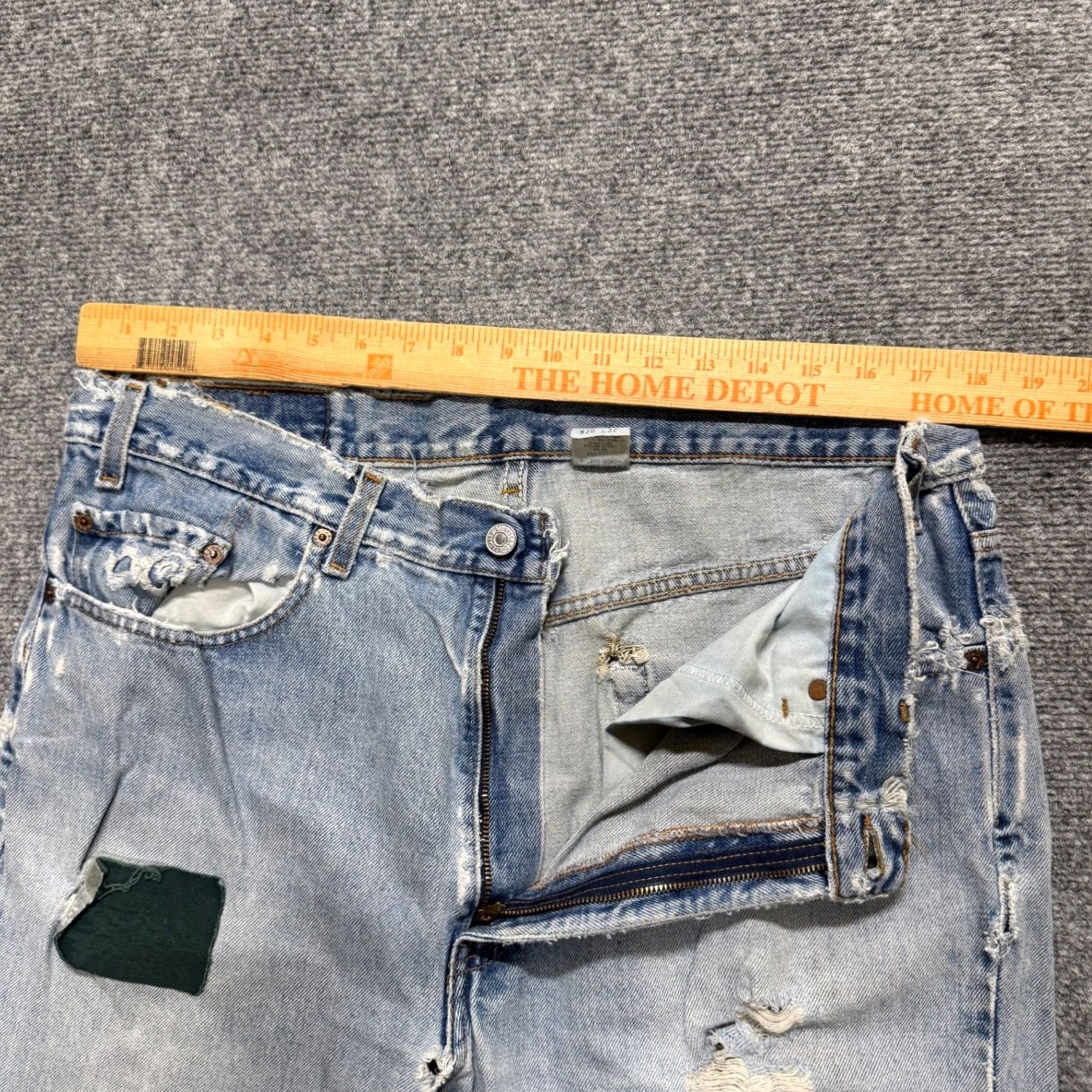Levi's VINTAGE Levi's 550 Jeans Mens 38x32 Relaxed Fit Patched Distressed Light Wash Blue Bootcut Mens Size US 38 / EU 54 - 4 Thumbnail