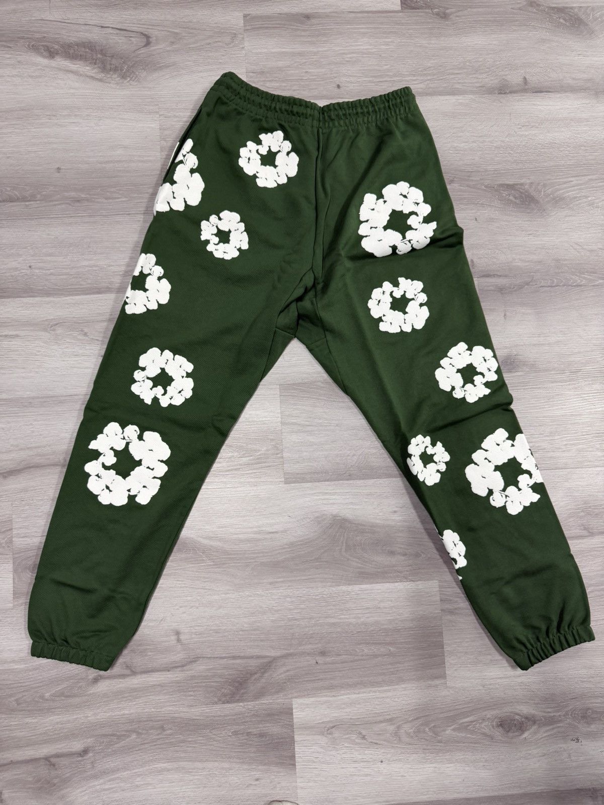 DENIM TEARS Denim Tears Wreath Sweatpants (Medium) Size US 32 / EU 48 - 4 Thumbnail