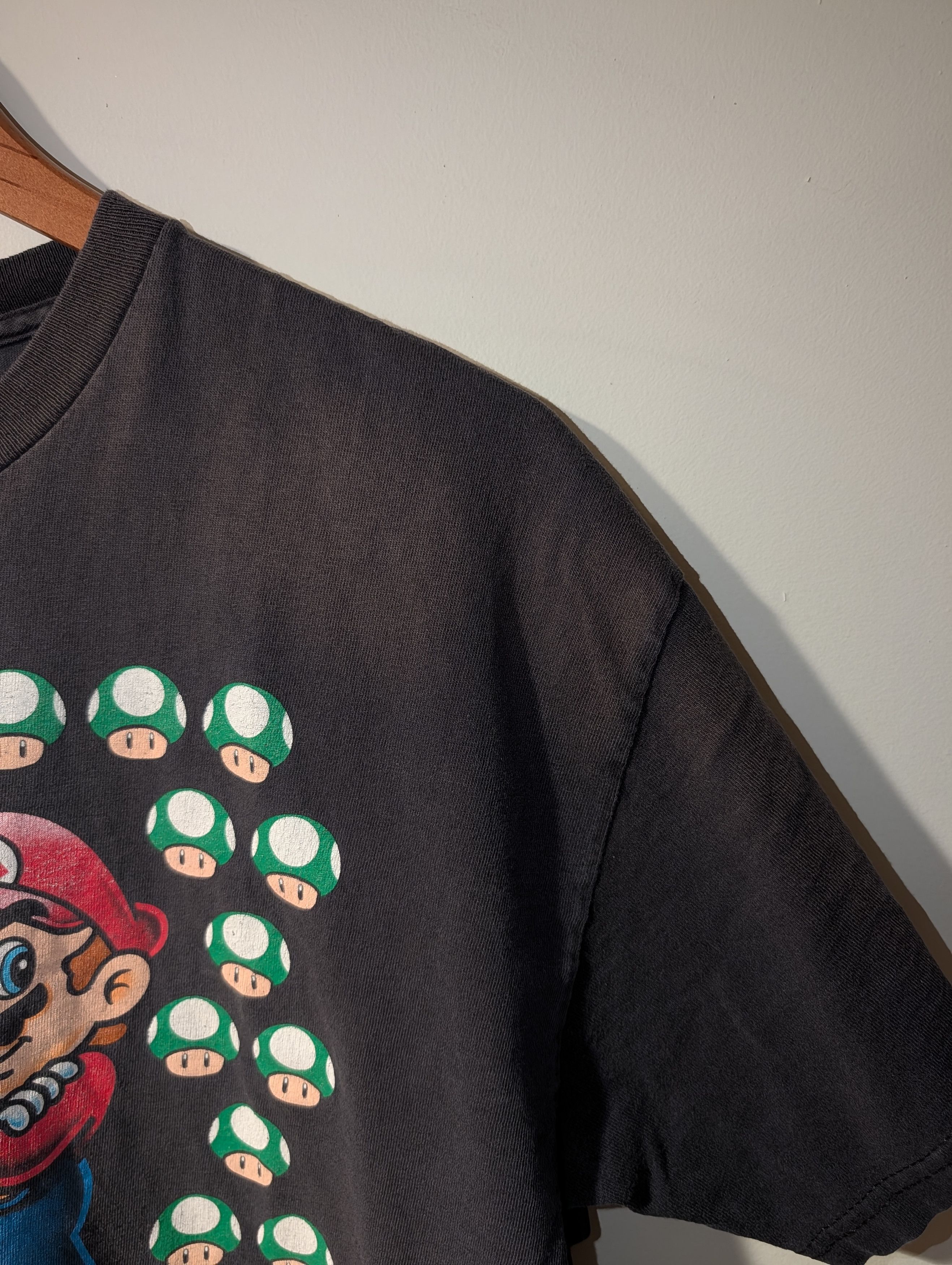Nintendo Vintage 2010 Nintendo Super Mario Bros 1-Up Mushroom T-Shirt Size US L / EU 52-54 / 3 - 6 Thumbnail