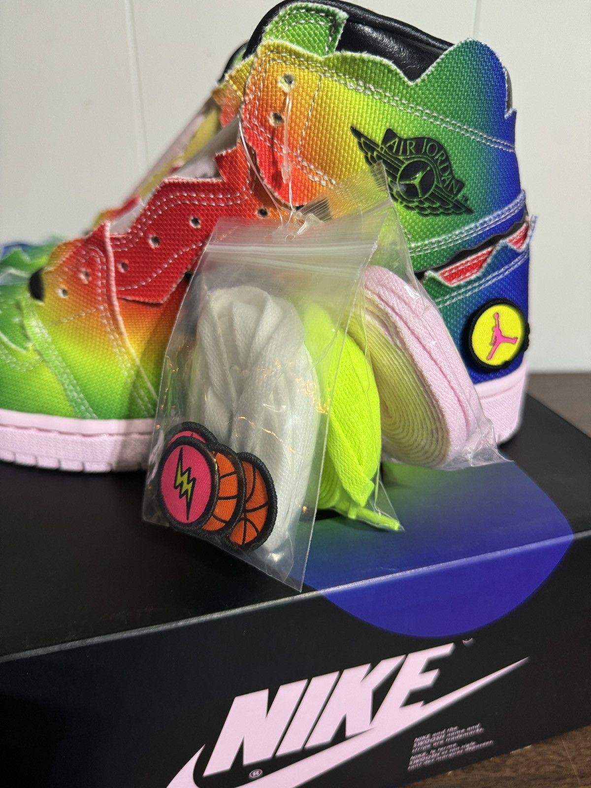 Jordan Brand Air Jordan 1 Retro OG High x J Balvin Tie Dye Multicolor Size US 10.5 / EU 43-44 - 9 Thumbnail