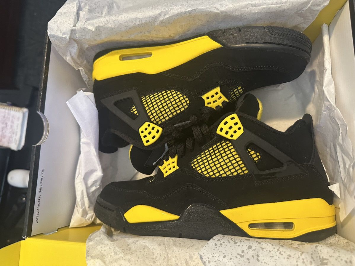 Jordan Brand Jordan 4 Thunder Size US 9.5 / EU 42-43 - 1 Thumbnail