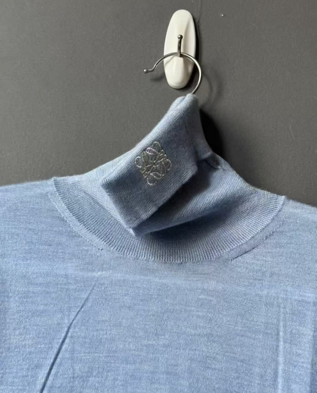 Loewe Loewe Embroidered Cashmere Turtleneck Sweater Size US M / EU 48-50 / 2 - 2 Thumbnail