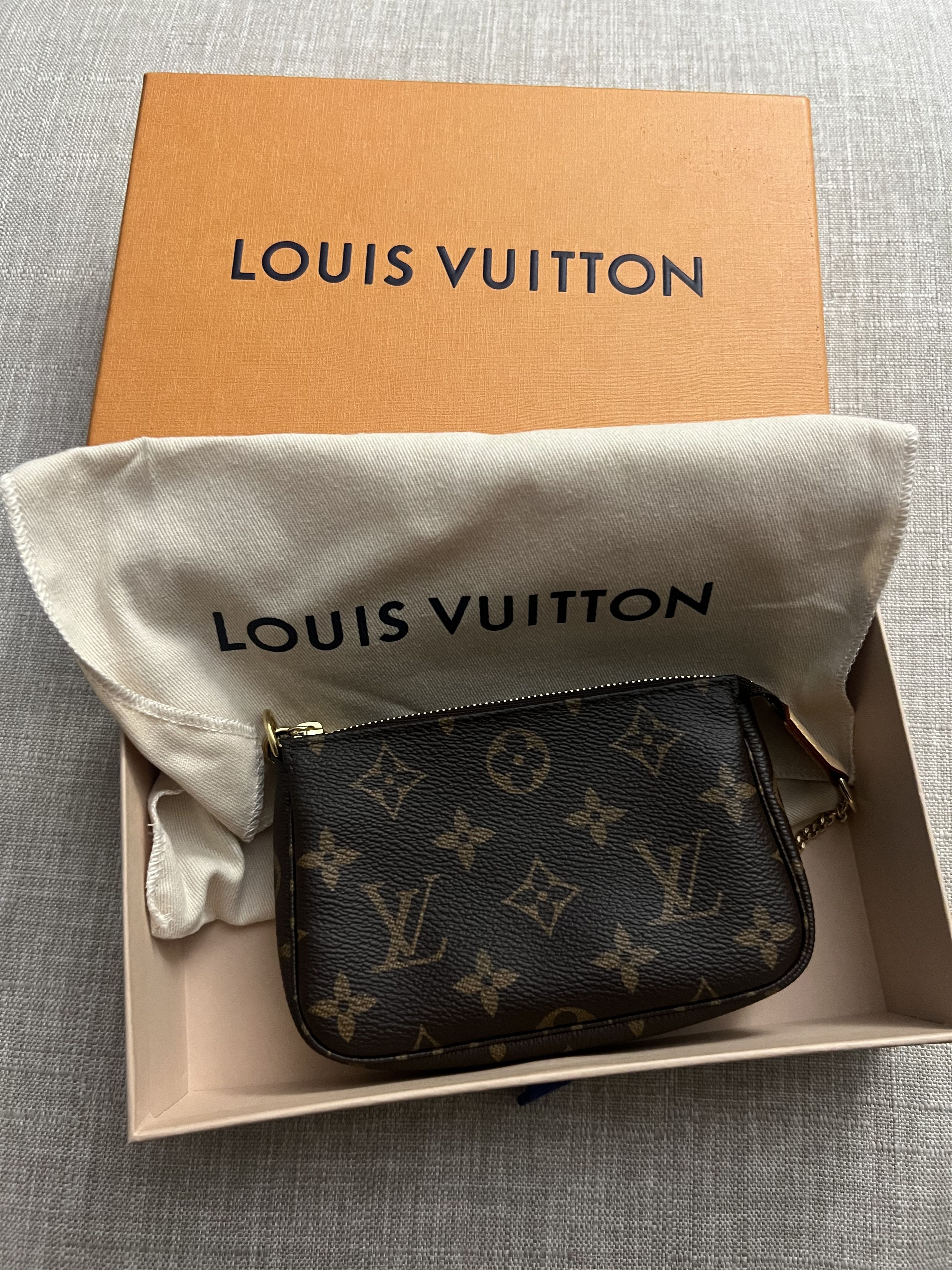 Louis Vuitton LV Mini Pochette Bag Size ONE SIZE - 8 Thumbnail