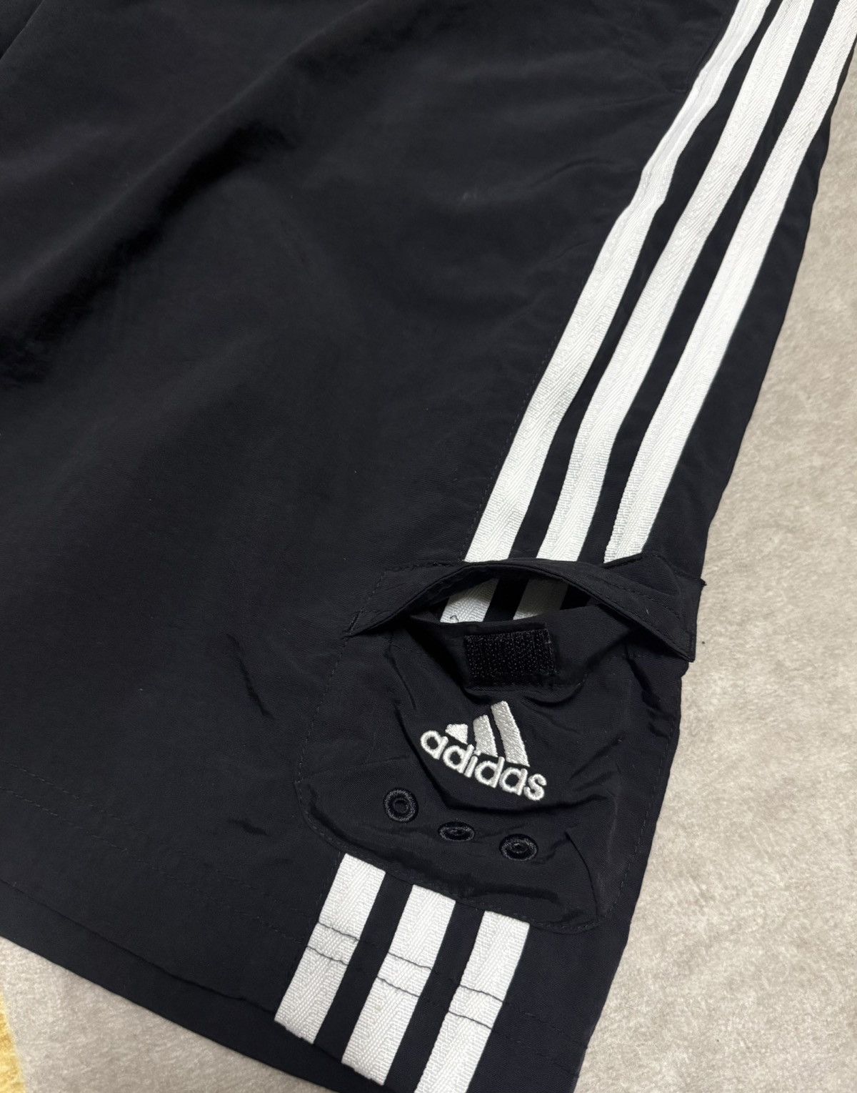 Adidas Adidas Short Pants Size US 32 / EU 48 - 2 Thumbnail