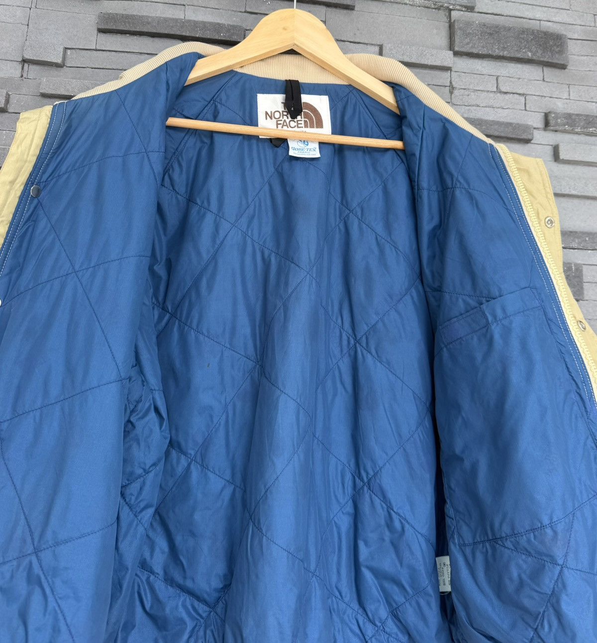 The North Face Vintage The North Face GoreTex Jacket Talon Zip Beige Bomber Size US M / EU 48-50 / 2 - 13 Thumbnail