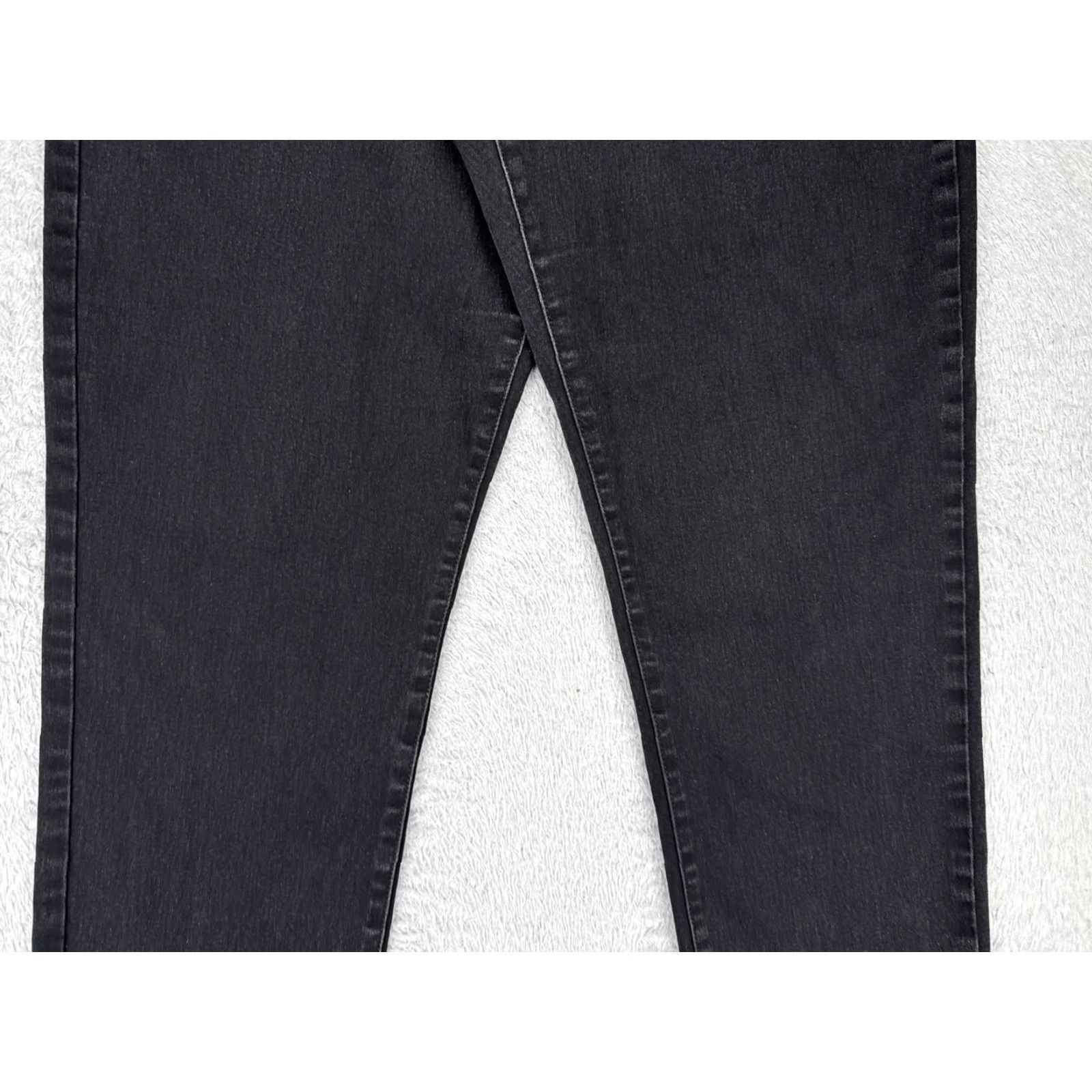 Vintage Bandolino Jeans Women 31x30 Black Denim Straight Leg Washed Zip Fly 5 Pocket Size 24" / US 00 / IT 34 - 3 Thumbnail
