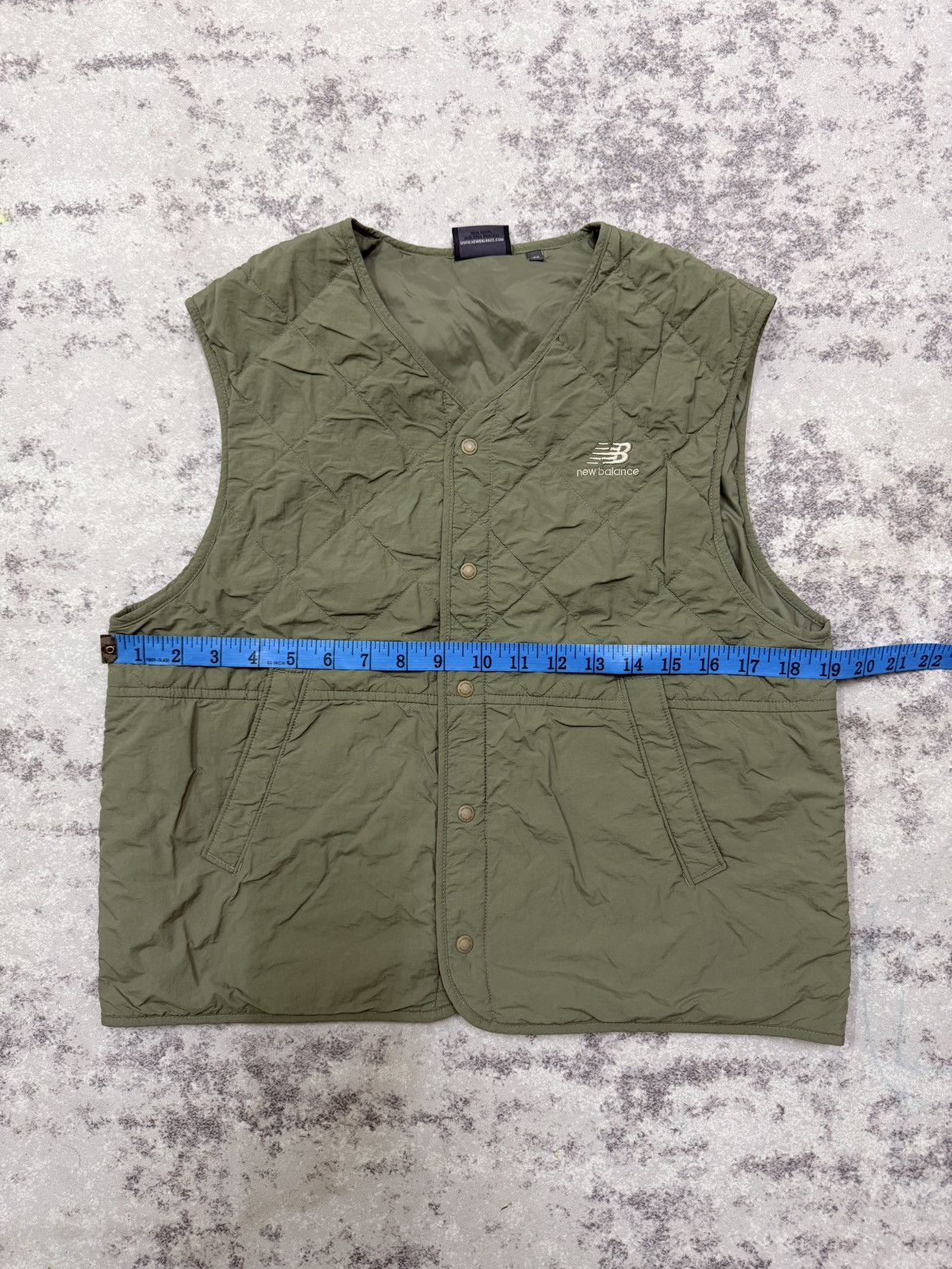 New Balance NEW BALANCE BACKHIT LOGO QUILTED SNAP BUTTON OLIVEGREEN VEST Size S / US 4 / IT 40 - 15 Thumbnail