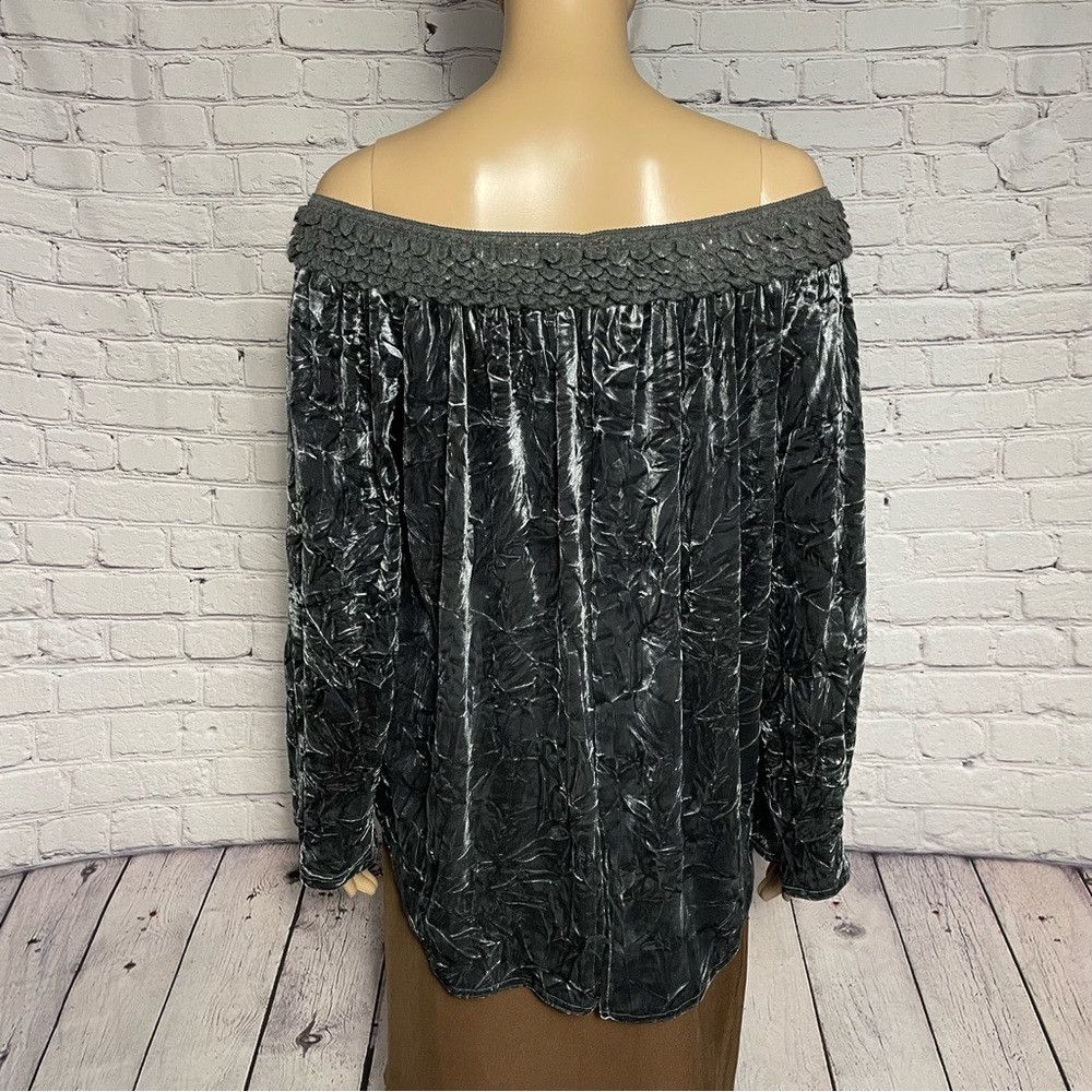 LOLA + SOPHIE Lola & Sophia Off The Shoulder Crushed Velvet Grey Top Size Size M / US 6-8 / IT 42-44 - 4 Thumbnail