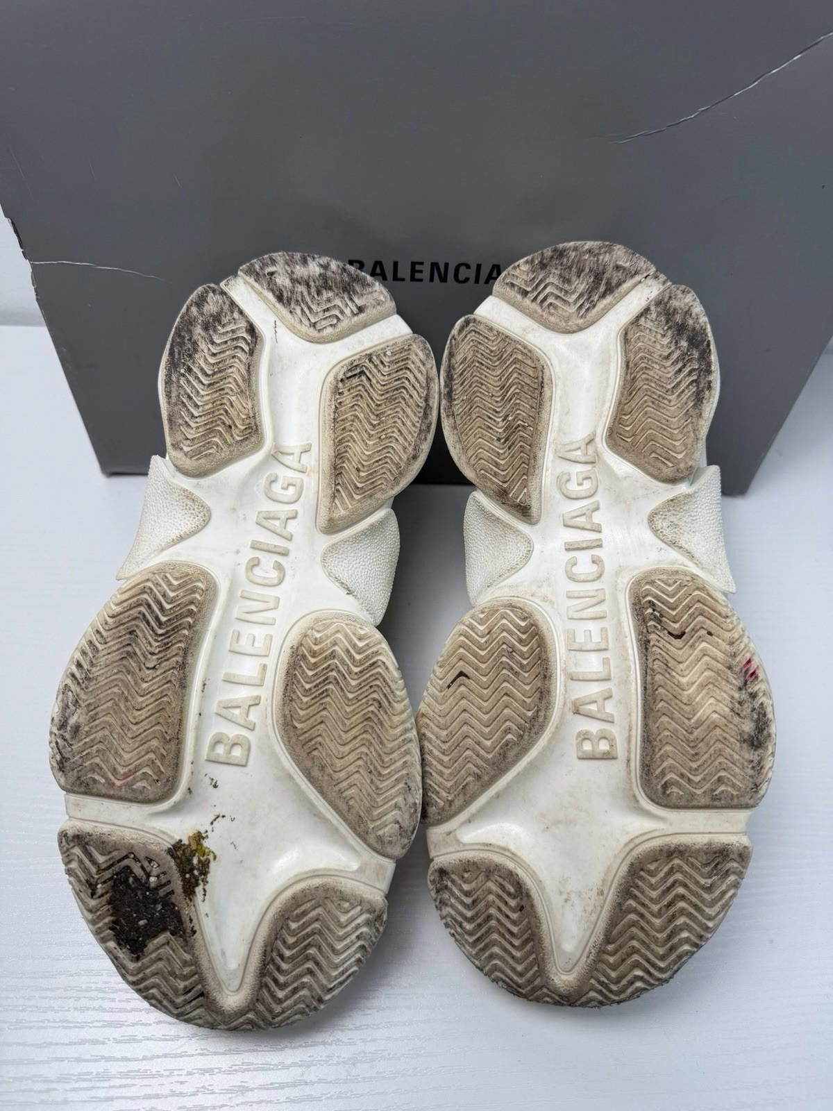 Balenciaga Balenciaga Triple S Allover Logo "Leather Free" White SZ 8 Size US 8 / IT 38 - 7 Thumbnail