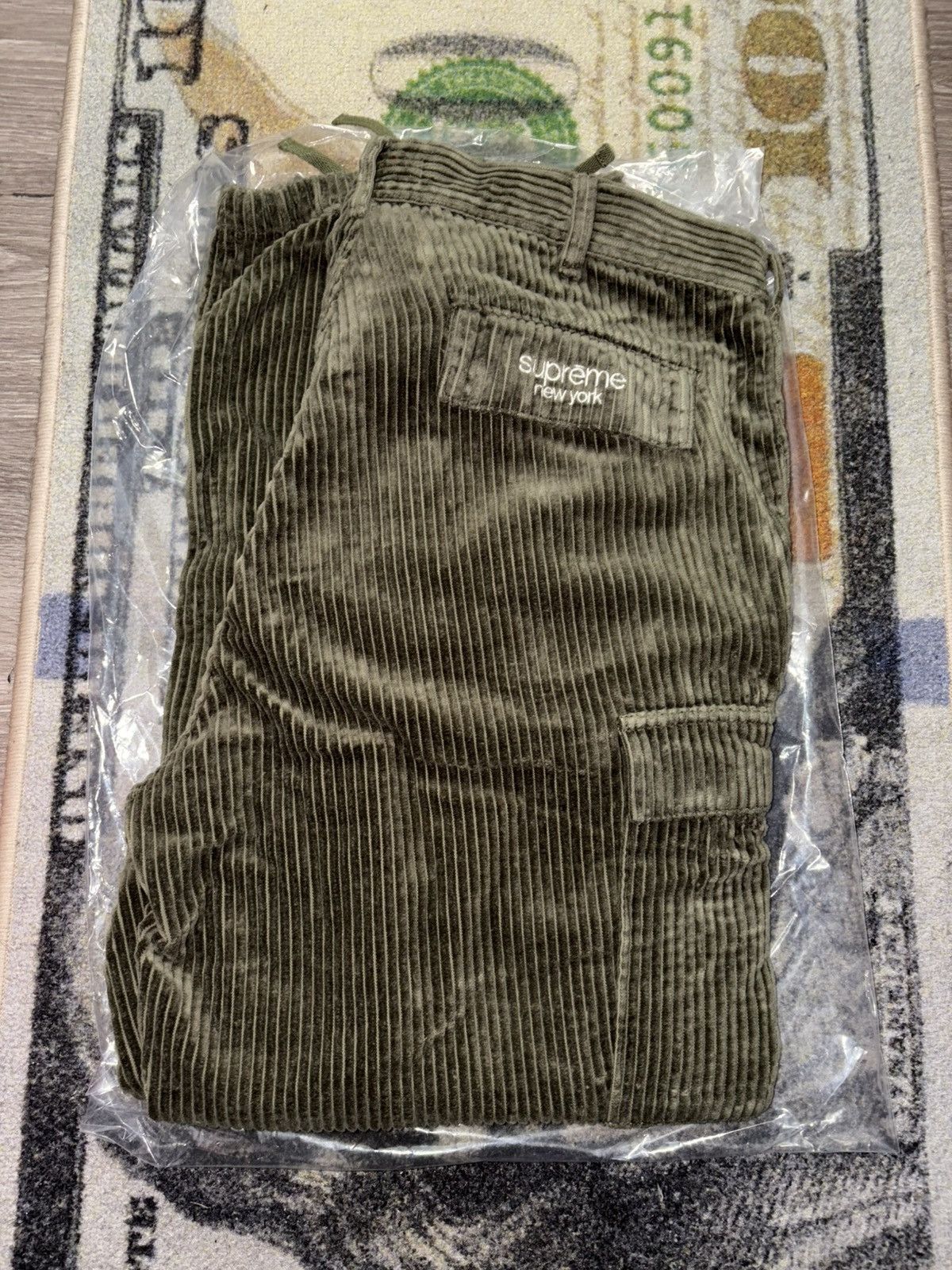 Supreme Supreme Wide Wale Corduroy Cargo Pant Size US 36 / EU 52 - 1 Thumbnail
