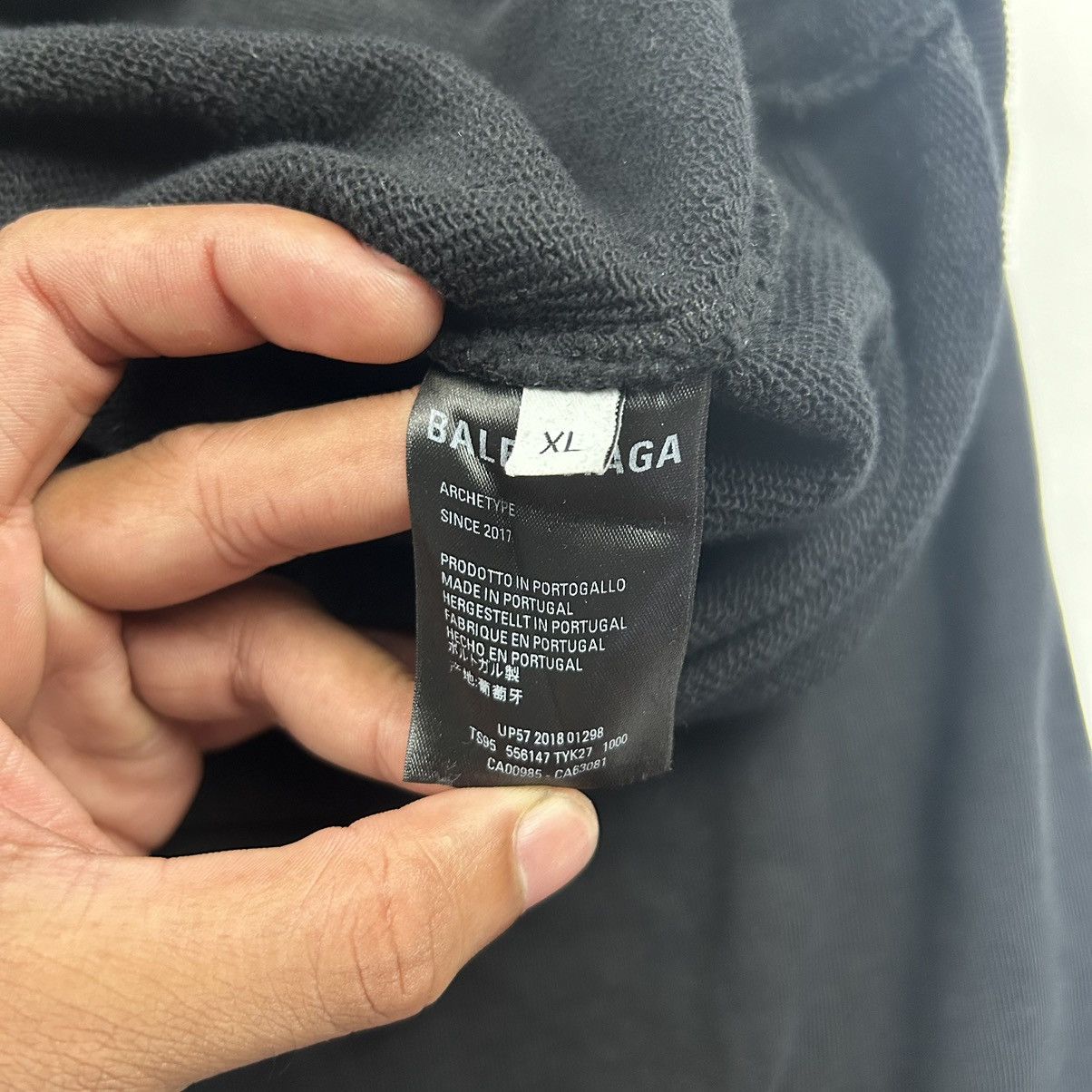 Balenciaga Balenciaga Classic Crewneck Size US XL / EU 56 / 4 - 4 Thumbnail