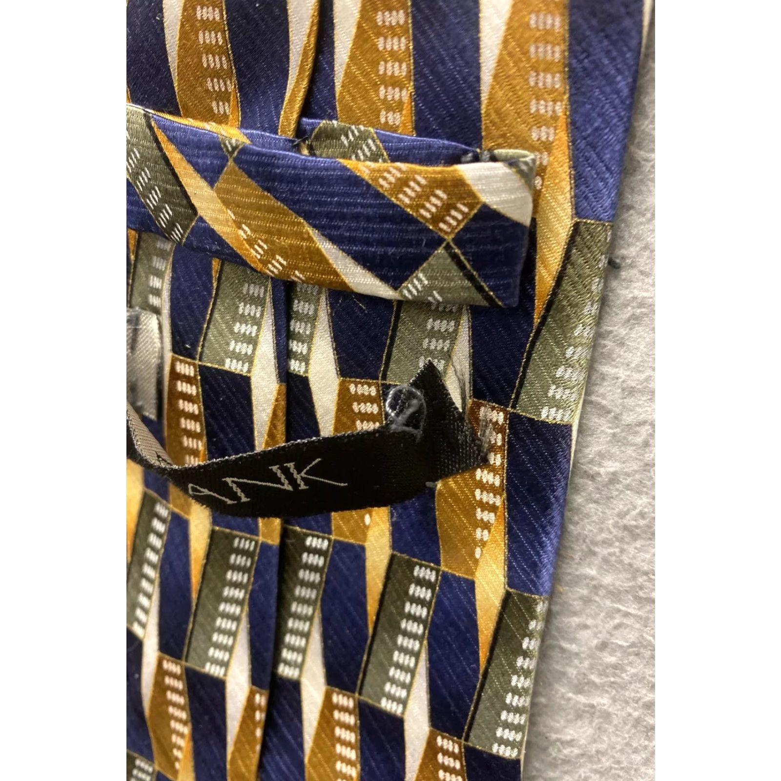 Vintage VINTAGE Jos A Bank Tie Mens Brown Blue Geometric Necktie Silk Preppy Work Formal Size ONE SIZE - 5 Thumbnail