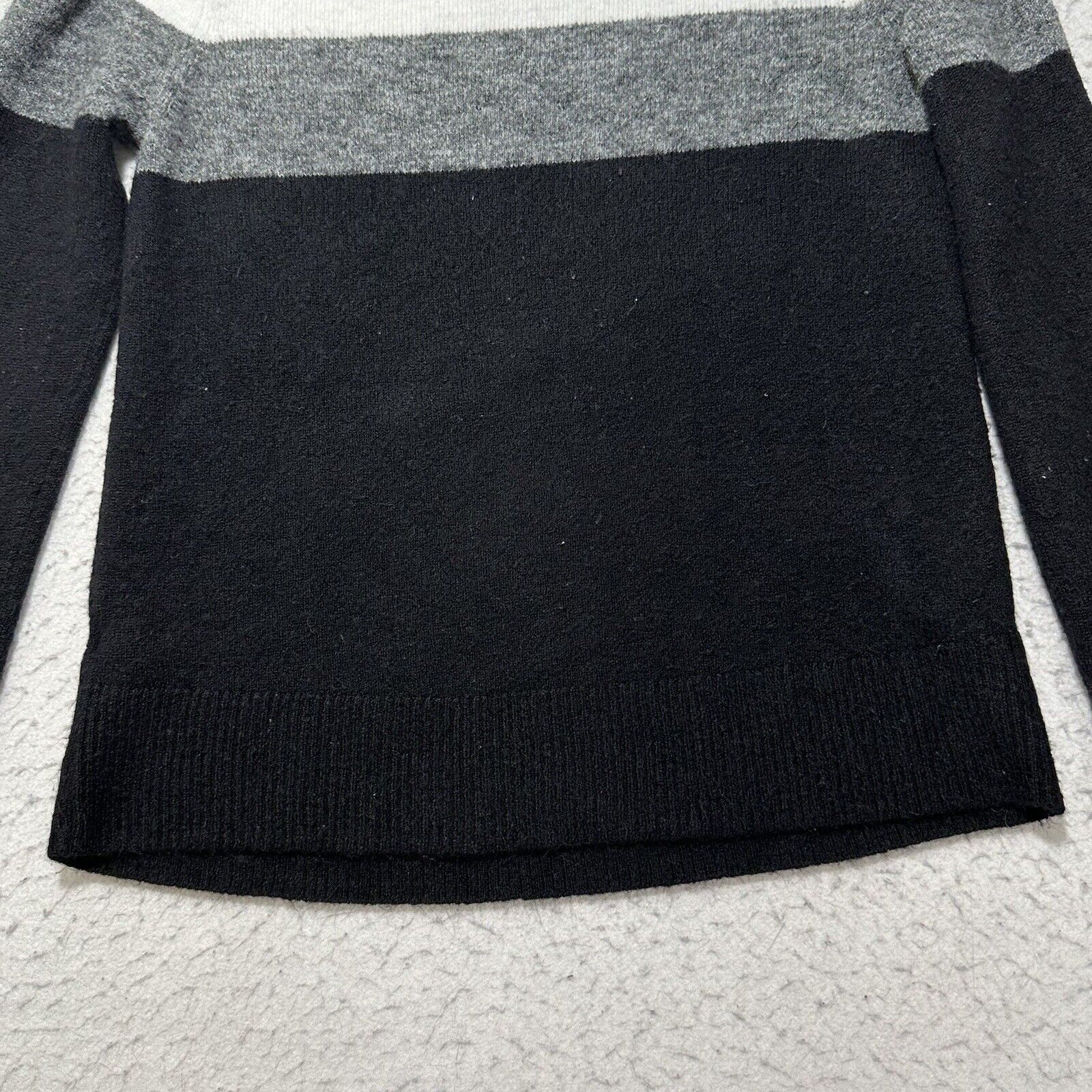 Old Navy Old Navy Small Lightweight Sweater Black White Gray Striped Size S / US 4 / IT 40 - 12 Thumbnail