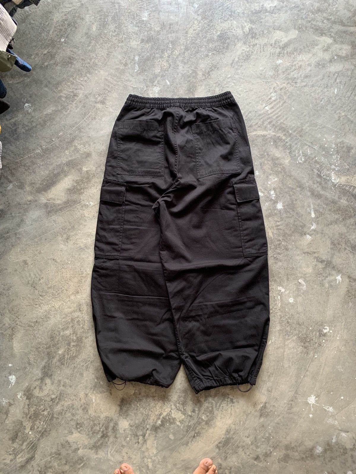 GU × Japanese Brand × Yohji Yamamoto Gu Super Wide Yohji Yamamoto Style Cargo Pants Size US 30 / EU 46 - 2 Thumbnail