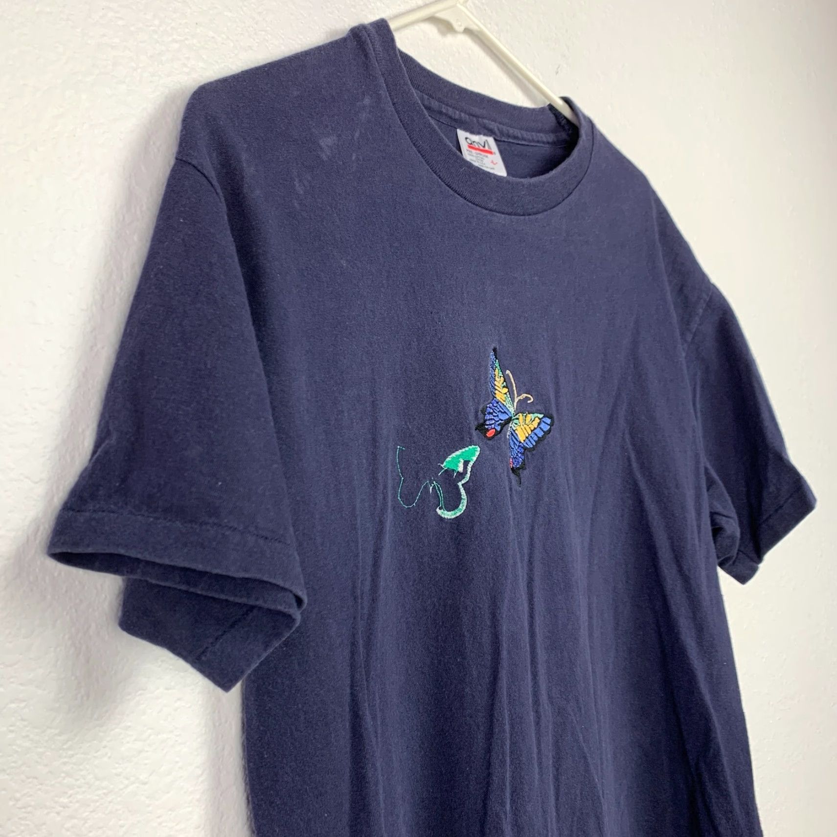 Vintage VINTAGE Butterfly Embroidered Tee T-Shirt Damaged Size Large Blue 100% Cotton Short Sleeve Crew Neck Women L Size L / US 10 / IT 46 - 4 Thumbnail