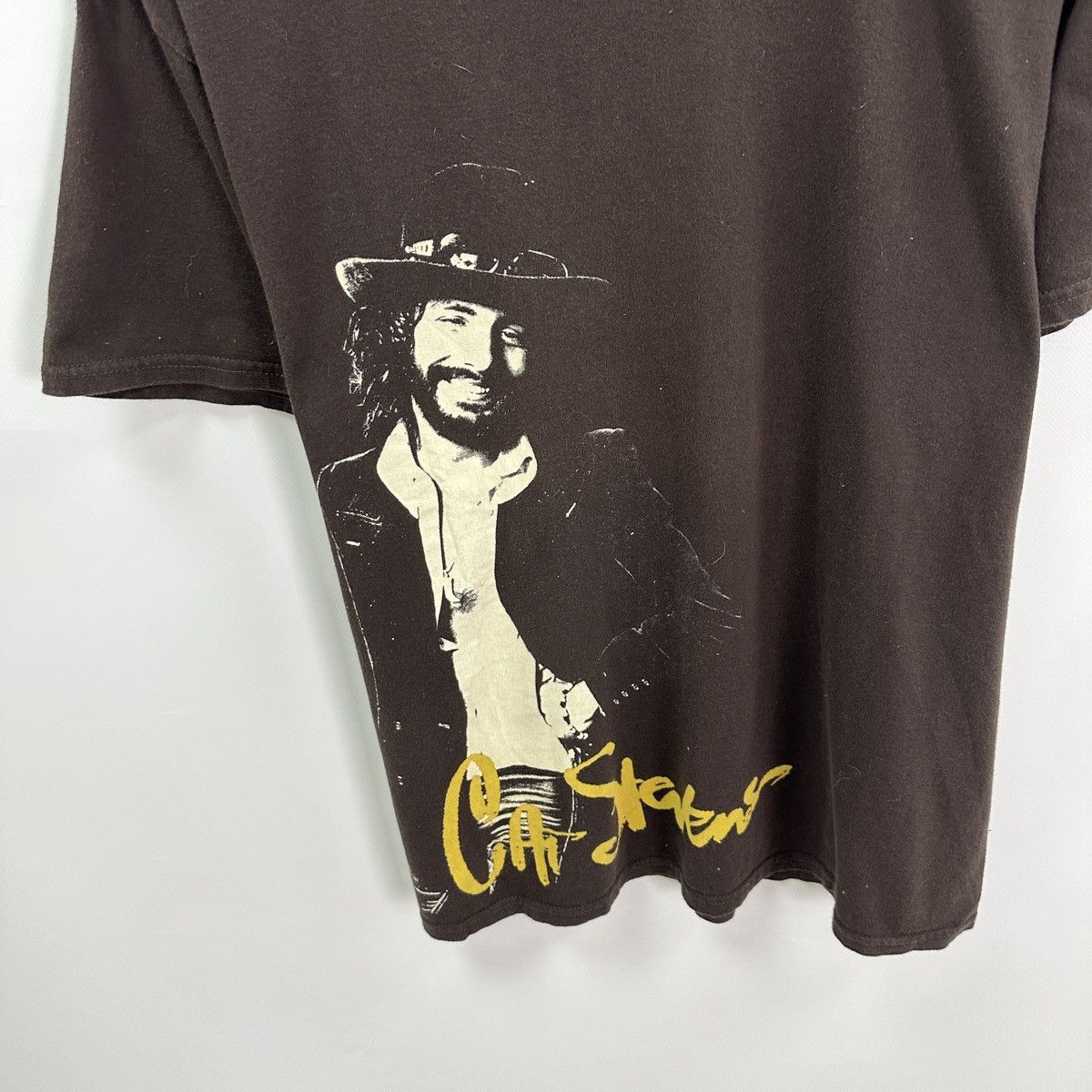 Band Tees Vintage 00s Cat Stevens singer tee y2k Catch bull at four Size US L / EU 52-54 / 3 - 5 Thumbnail