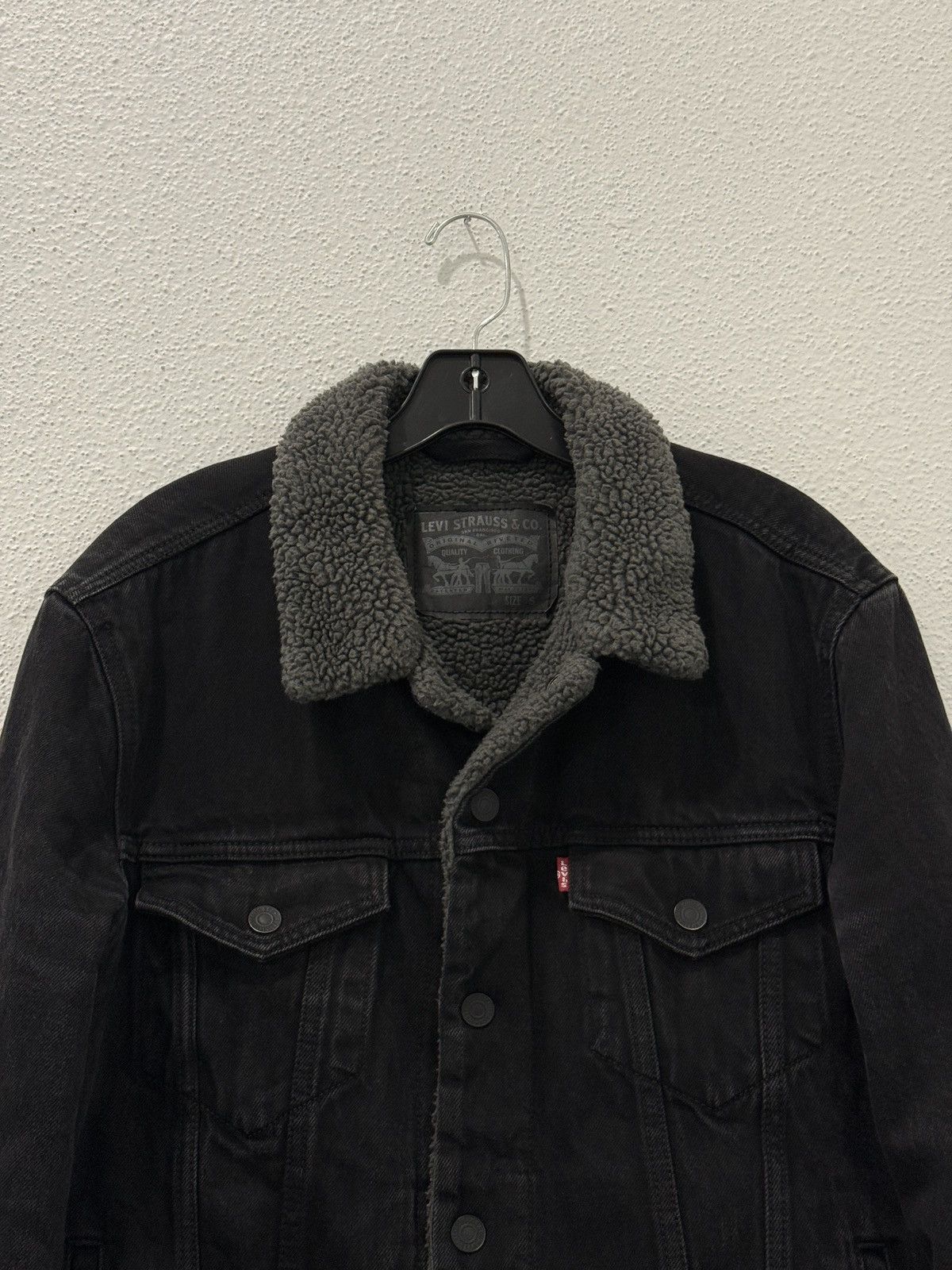 Levi's Levis Black Sherpa Lined Dark Wash Denim Trucker Jacket S Size US S / EU 44-46 / 1 - 2 Thumbnail