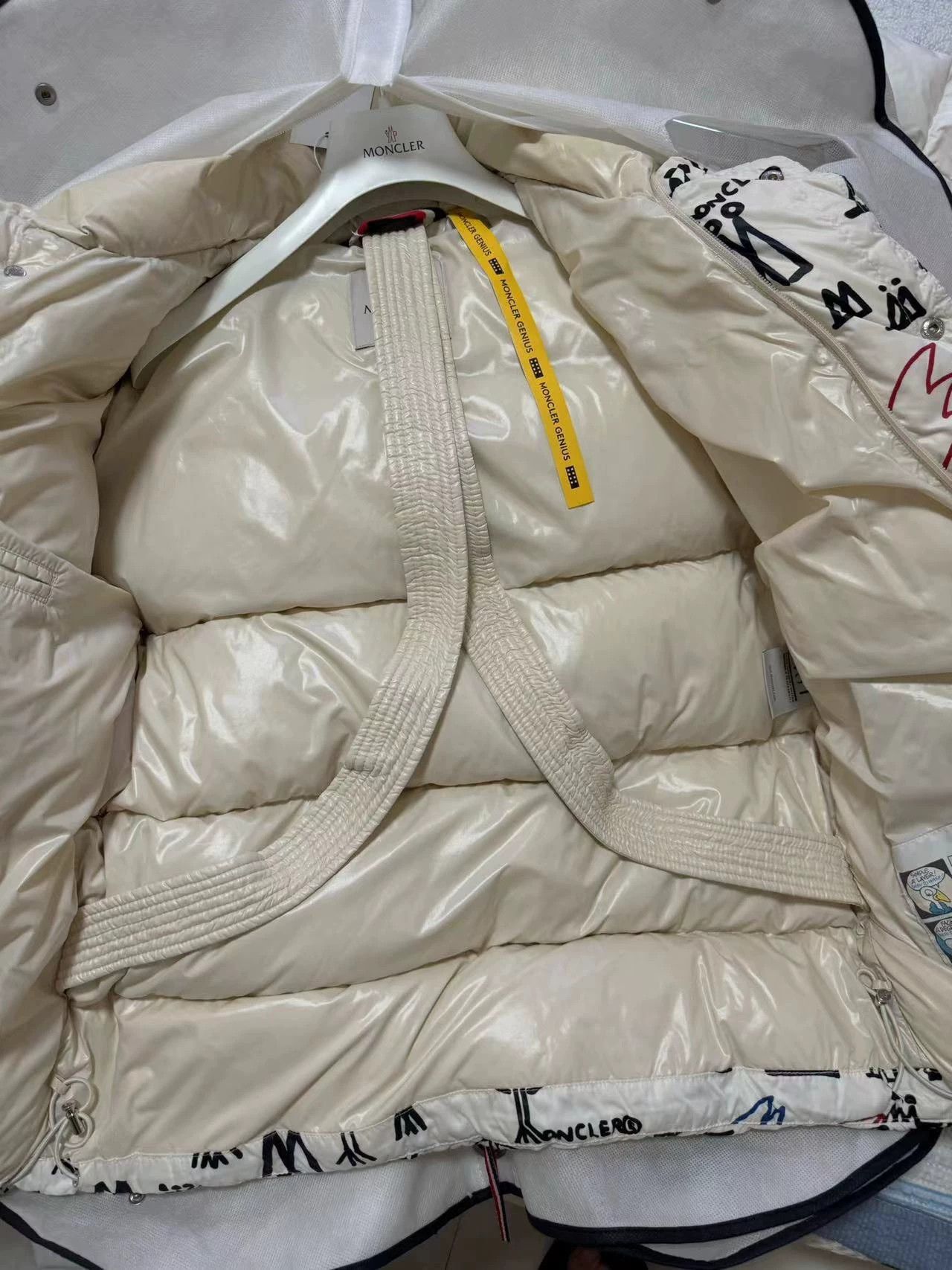 Moncler Moncler Down Jacket New Authentic Size XS / US 0-2 / IT 36-38 - 2 Thumbnail
