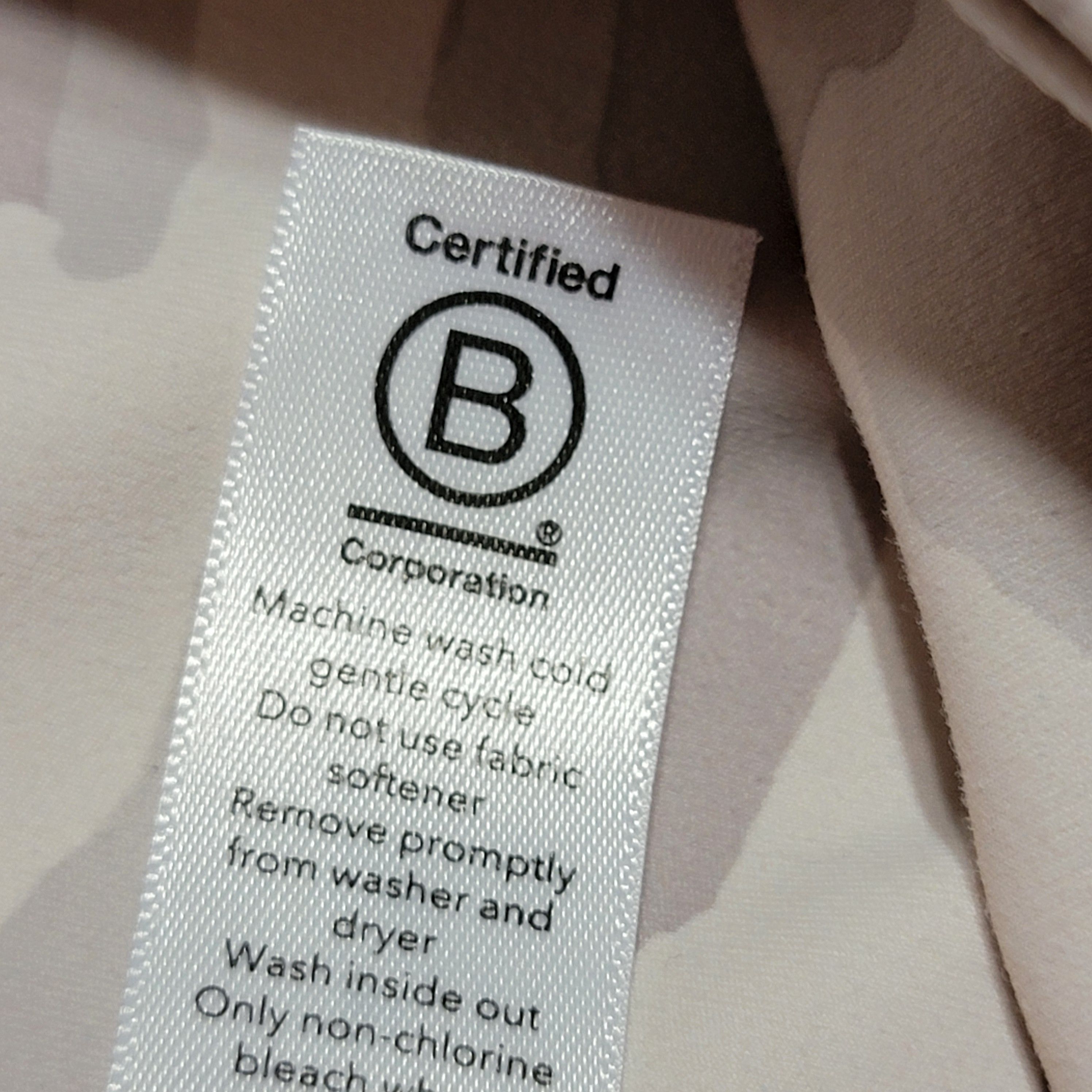Athleta Athleta Elation Camo Crop Leggings White/Grey - Size XL Size 36" / US 14 / IT 50 - 6 Thumbnail