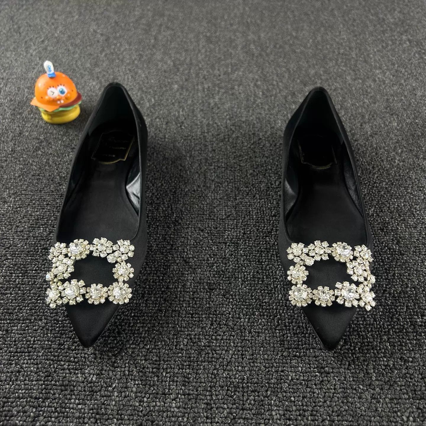 Roger Vivier Roger Vivier Satin Crystal Buckle Flats 36 Size US 5.5 / IT 35.5 - 2 Thumbnail