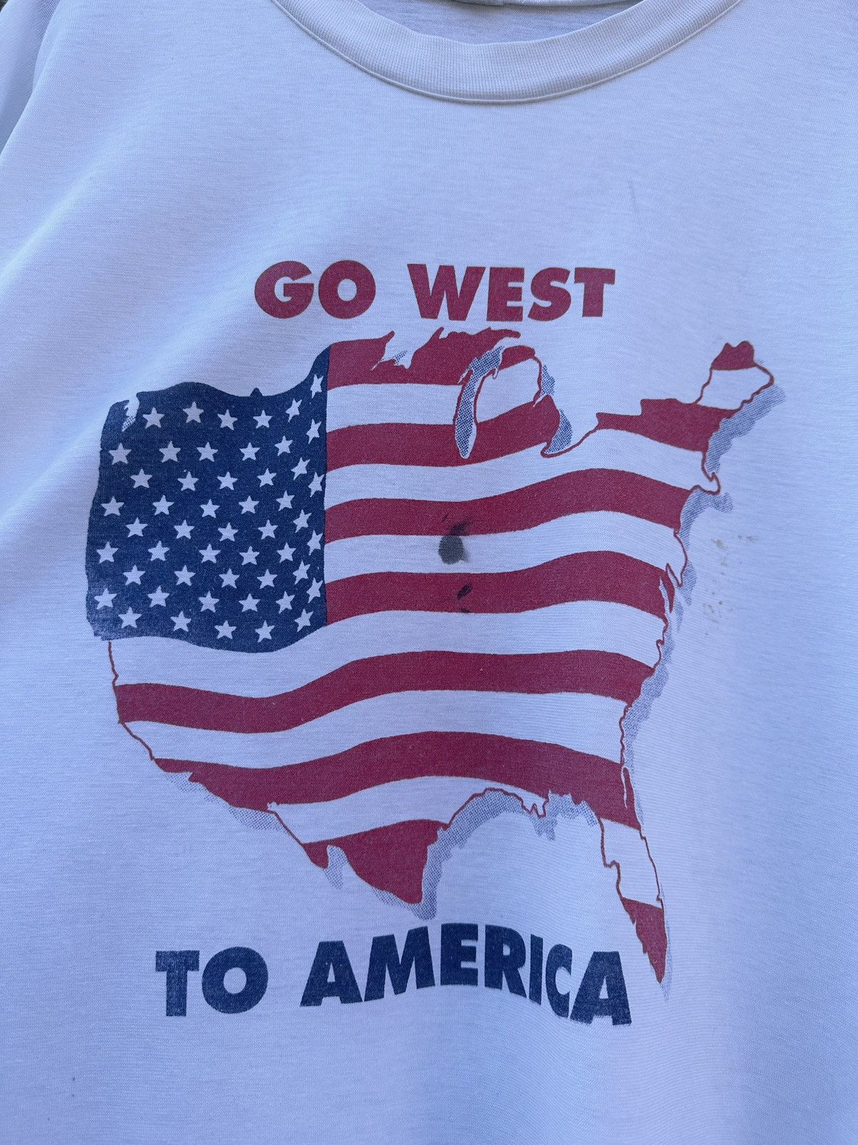 Vintage 1970s Go West to America Faded T-Shirt Size US L / EU 52-54 / 3 - 6 Thumbnail
