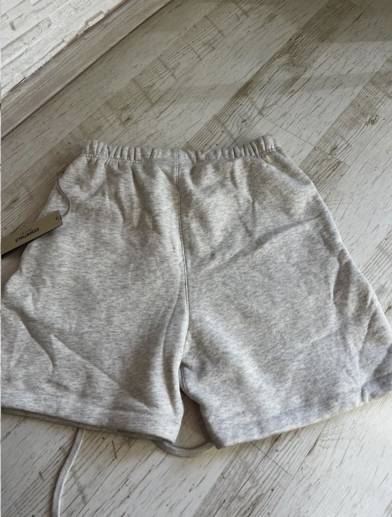 Essentials Fear of God Essentials Light Oatmeal Fleece Shorts Size M Size US 30 / EU 46 - 8 Thumbnail