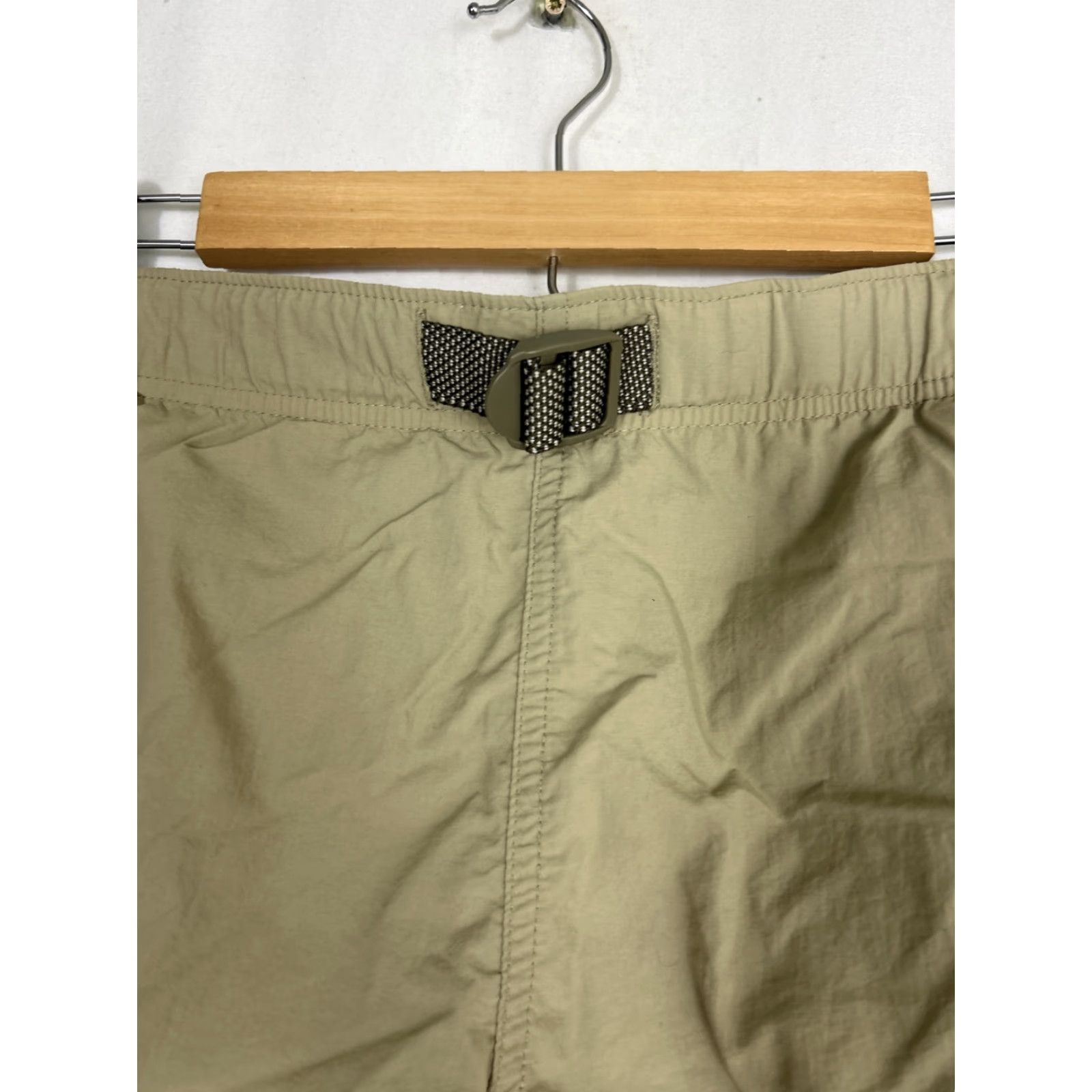 Vintage Columbia Cargo Shorts Mens L Beige Belted Lined Packable Nylon Polyester 38x8 Regular Size Large Size US 33 - 6 Thumbnail
