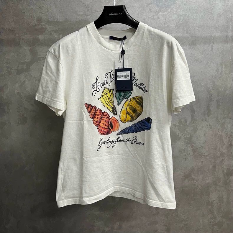 Louis Vuitton Louis Vuitton Shell Print Casual T-shirt - dmc Size US S / EU 44-46 / 1 - 1 Thumbnail