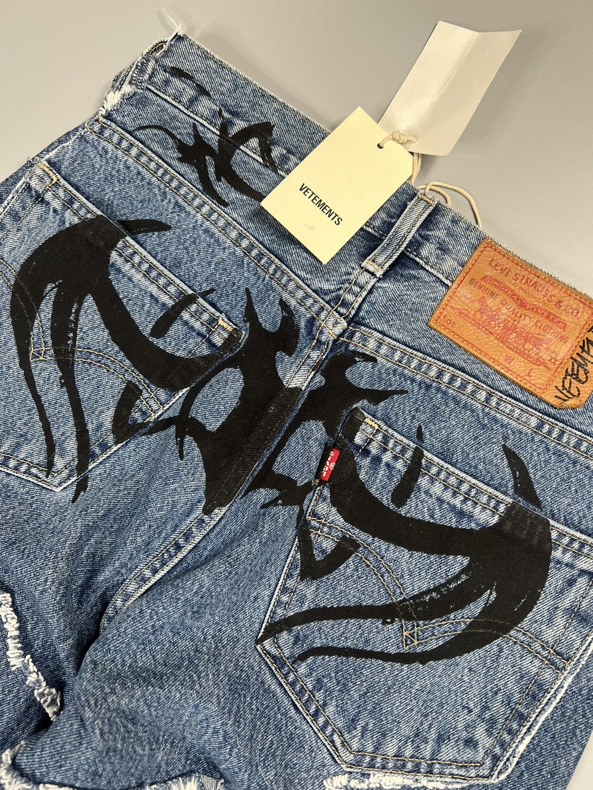 Levi's × Vetements Vetements A/W 19 Tribal & Stickers Patchwork Jeans Size US 29 - 23 Thumbnail