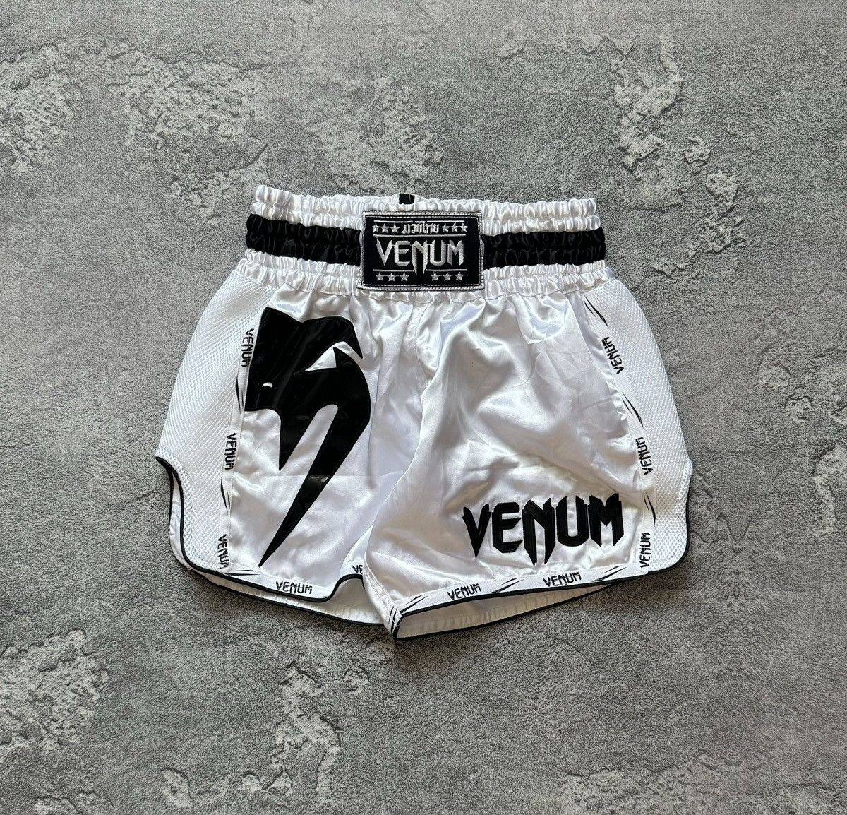Vintage Venum M big logo shorts 🩳 kick boxing 🥊 Muay Thai karate 🥋 Size US 34 / EU 50 - 1 Thumbnail