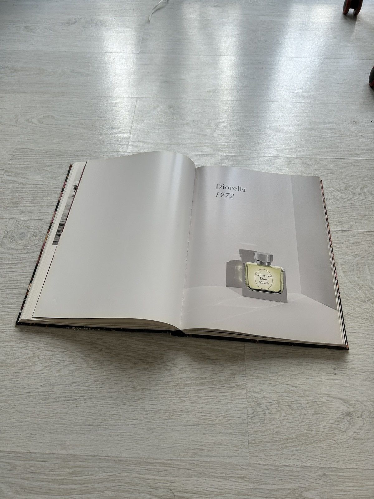 Dior Dior “The Perfumes” Book Size ONE SIZE - 10 Thumbnail