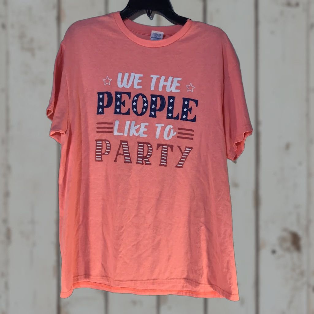 Delta Delta We The People Graphic Print T-Shirt Womens Size L Coral Casual Short Sleeve Lightweight Machine Washable Size L / US 10 / IT 46 - 1 Thumbnail