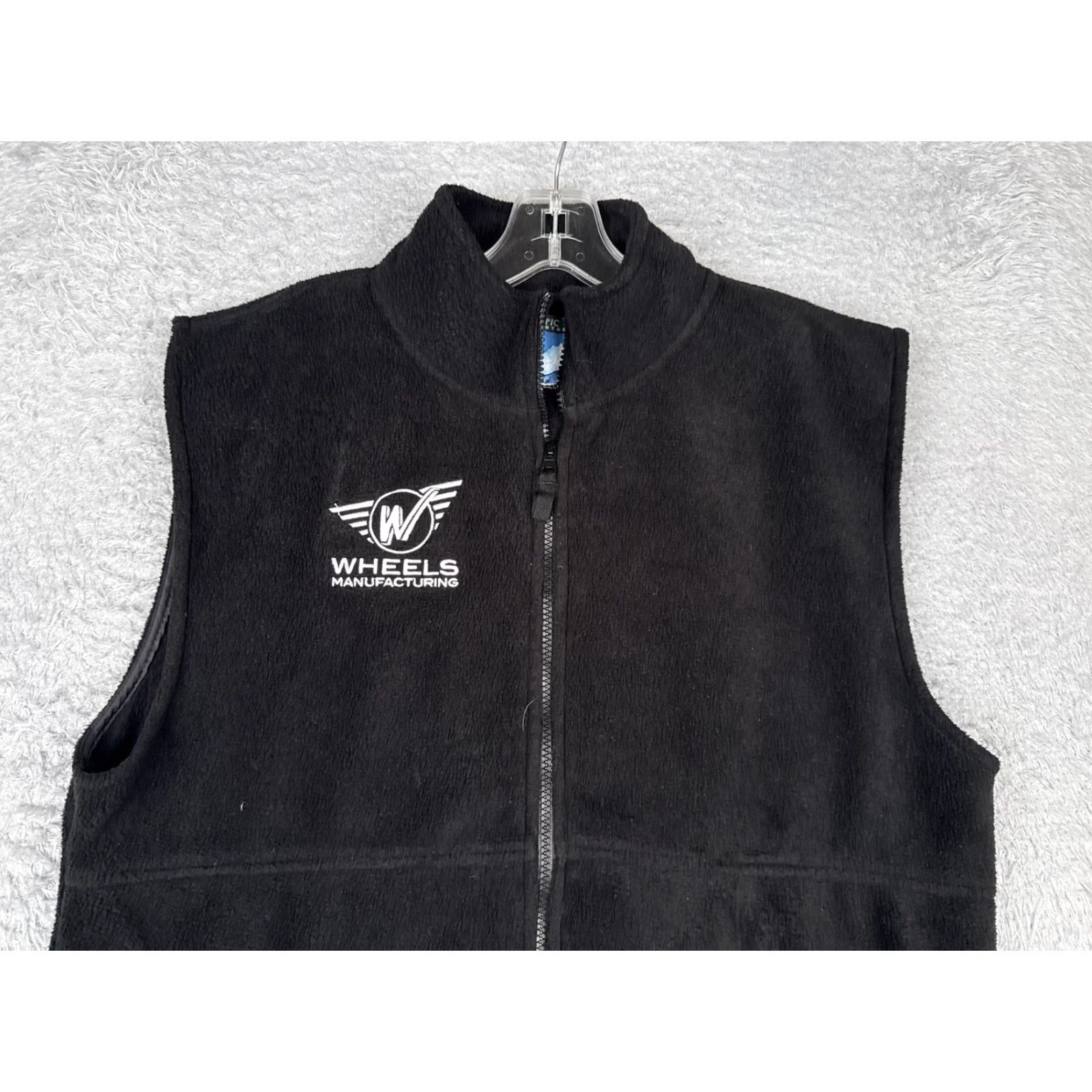 Logo 7 Wheels Manufacturing Vest Mens Medium Black Fleece Full Zip Sierra Pacific Logo Jacket? Size US M / EU 48-50 / 2 - 7 Thumbnail