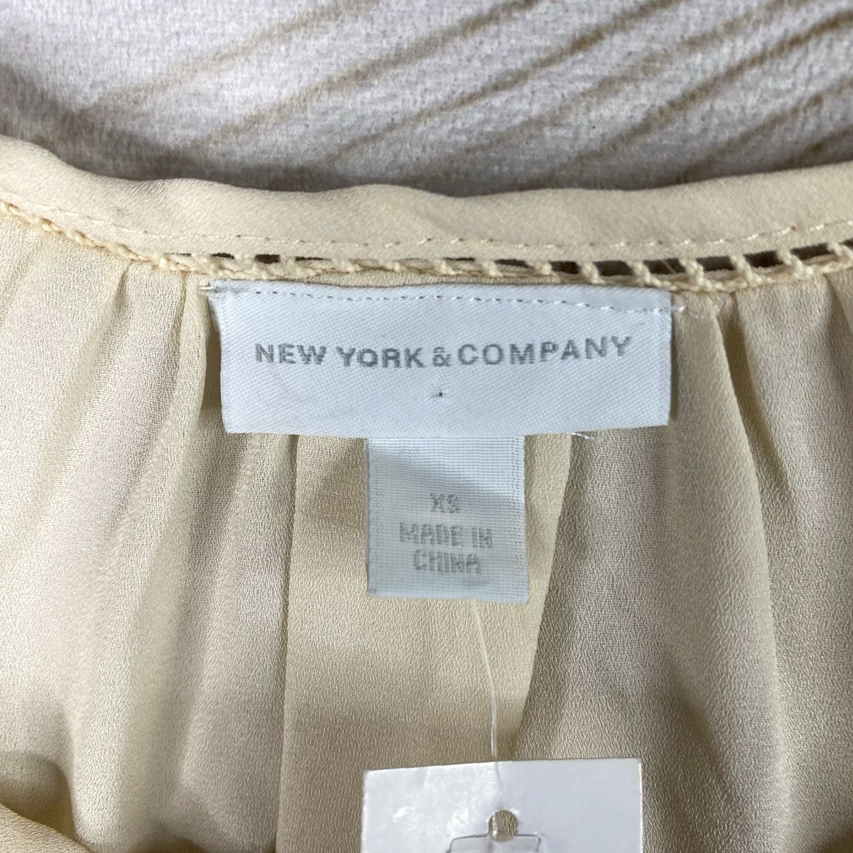 Vintage VINTAGE New York & Company Top Womens XS Cream Sheer Cold Shoulder Hi Low Lace Up NWT Size XS / US 0-2 / IT 36-38 - 5 Thumbnail
