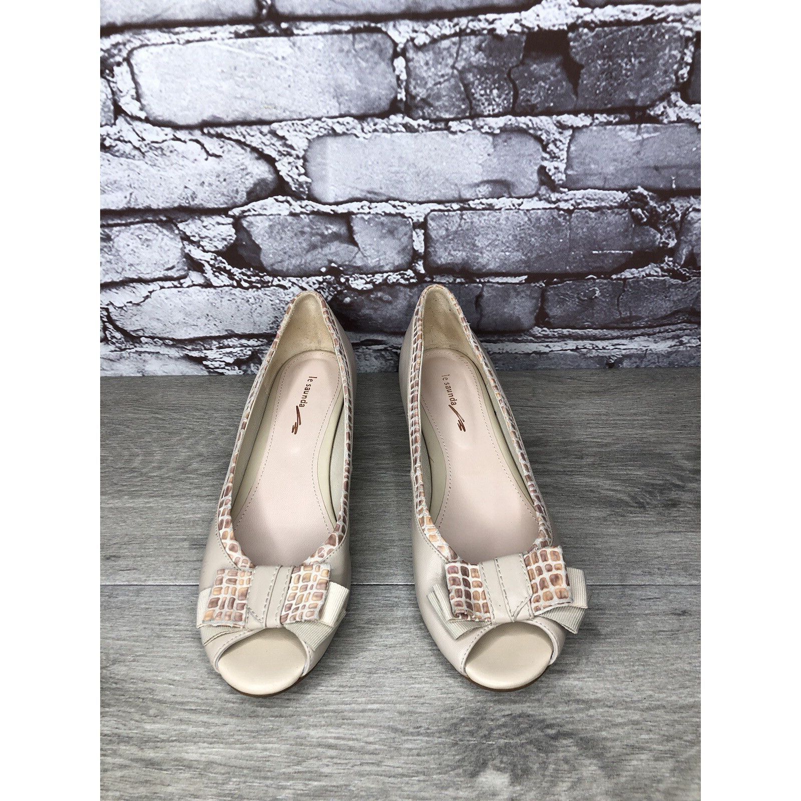 Other LE SAUNDA Ivory Leather Pink Croc Bow Peep Toe Wedges Women’ Size US 7.5 / IT 37.5 - 15 Thumbnail
