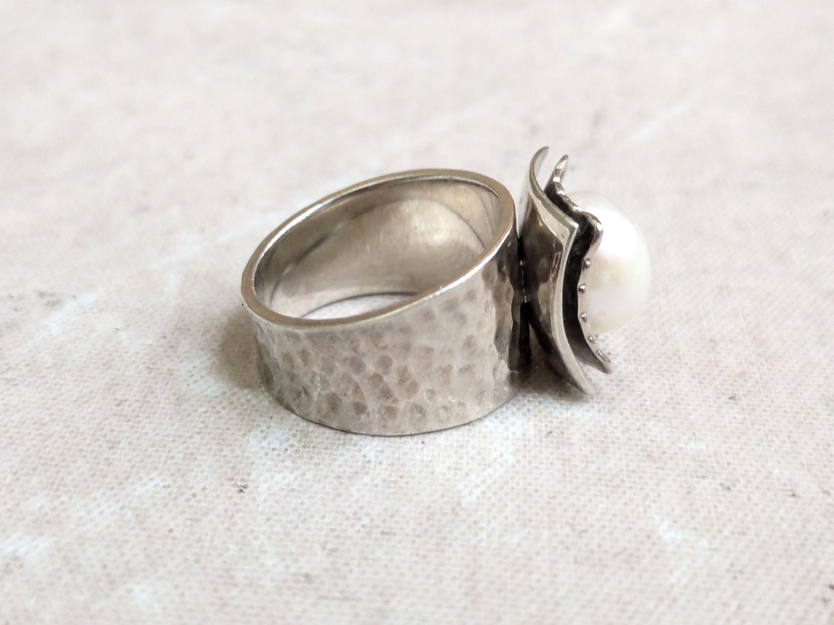 Sterling Silver Silpada Sterling Silver Ring Pearl 6.5 Hammered Size ONE SIZE - 7 Thumbnail