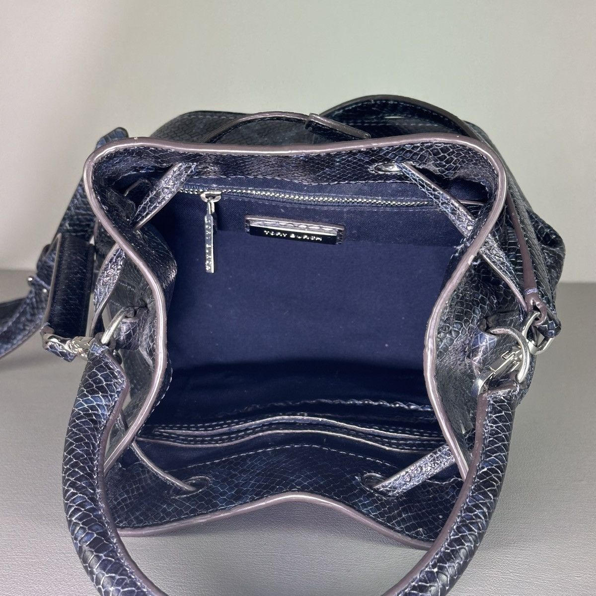 Tory Burch Tory Burch Snake Style Black Blue Bucket Shoulder Bag Size ONE SIZE - 7 Thumbnail