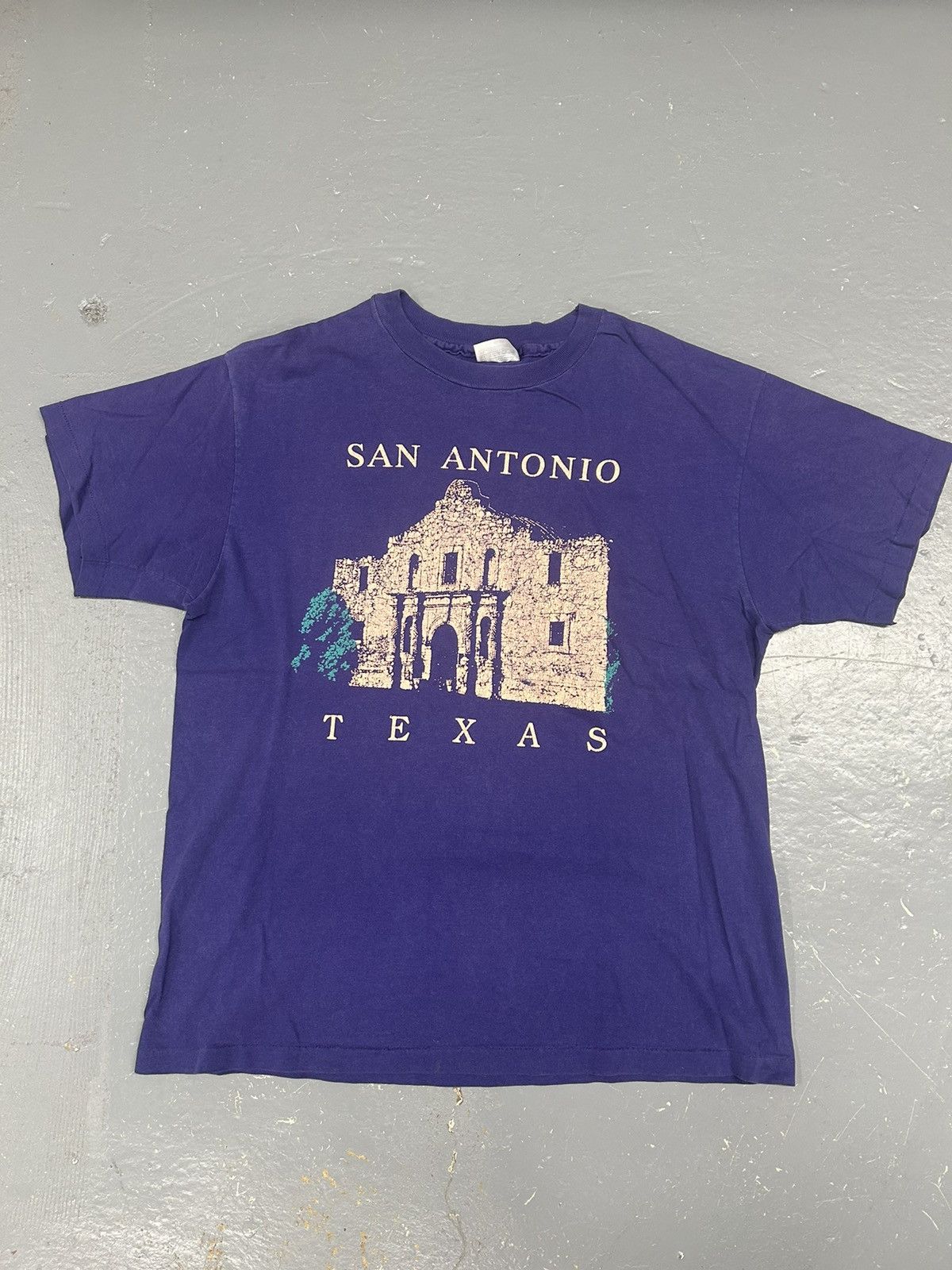 Vintage Crazy Vintage 90s Essenital San Antonio Graphic Tee Shirt Size US L / EU 52-54 / 3 - 1 Thumbnail