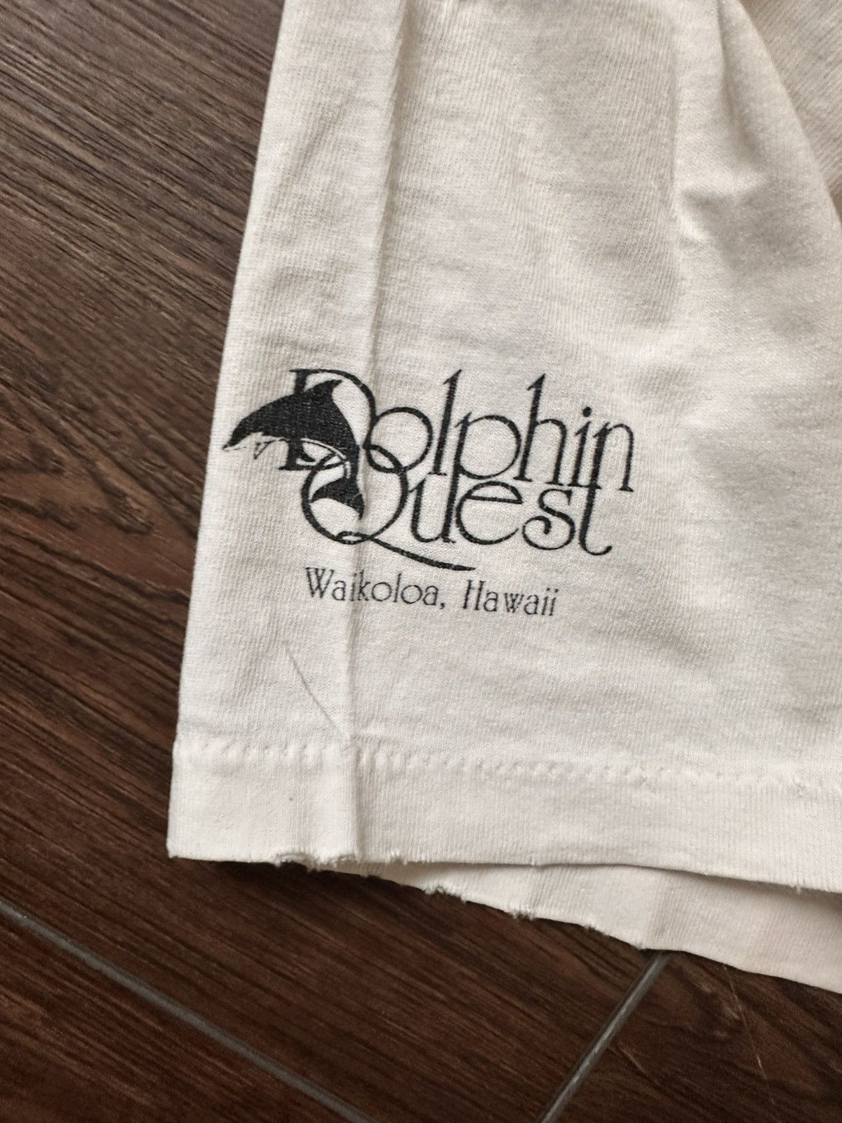Vintage Vintage Dolphin Quest Art shirt Size US L / EU 52-54 / 3 - 4 Thumbnail
