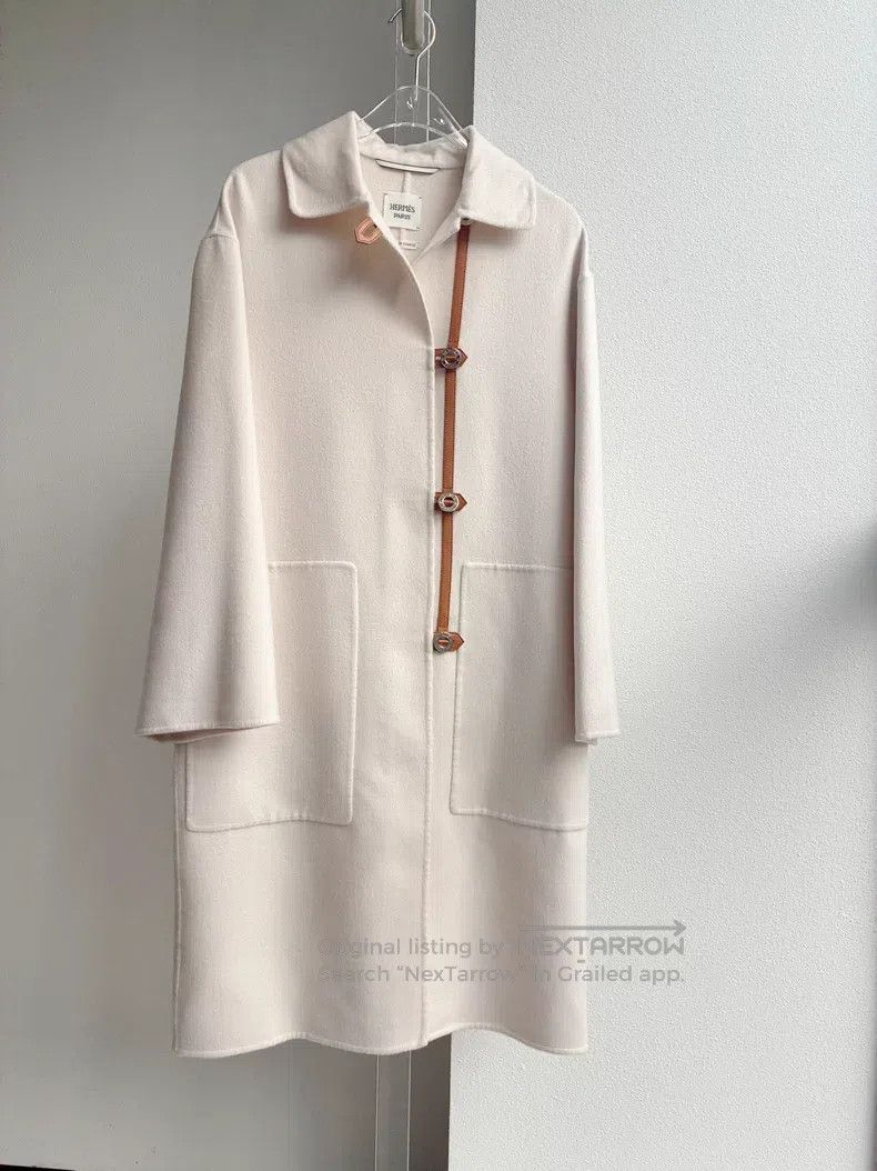 Hermes Ivory cashmere coat 100% cashmere leather button