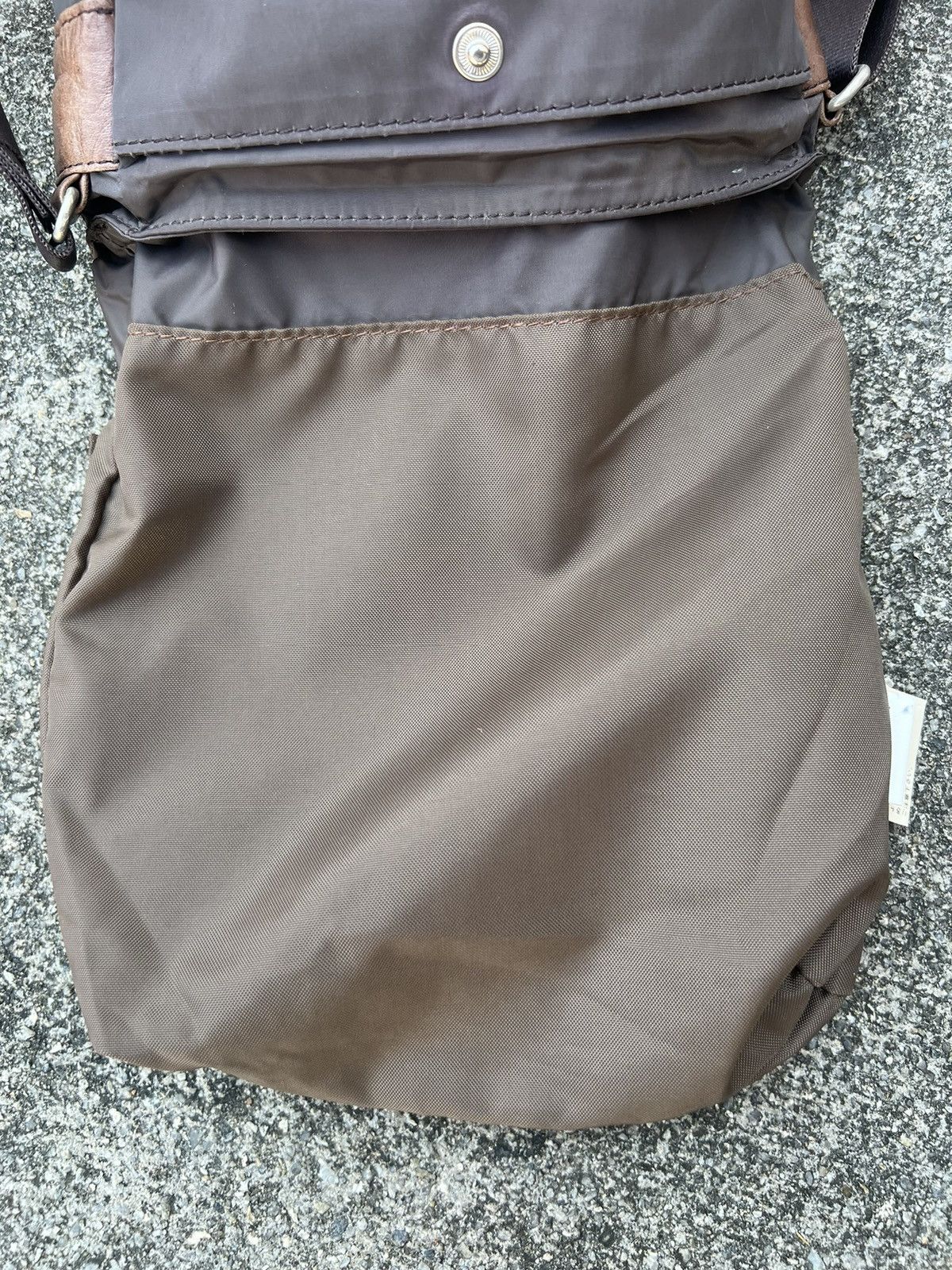 Yohji Yamamoto Vintage Yohji Yamamoto Hybrid Patina Leather Sling Bag Size ONE SIZE - 23 Thumbnail