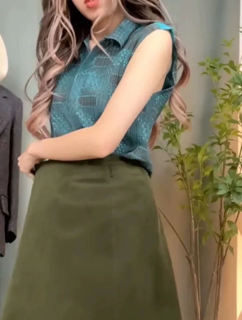 Givenchy Givenchy Size36 Military green leather half skirt size 36 Size M / US 6-8 / IT 42-44 - 1 Thumbnail