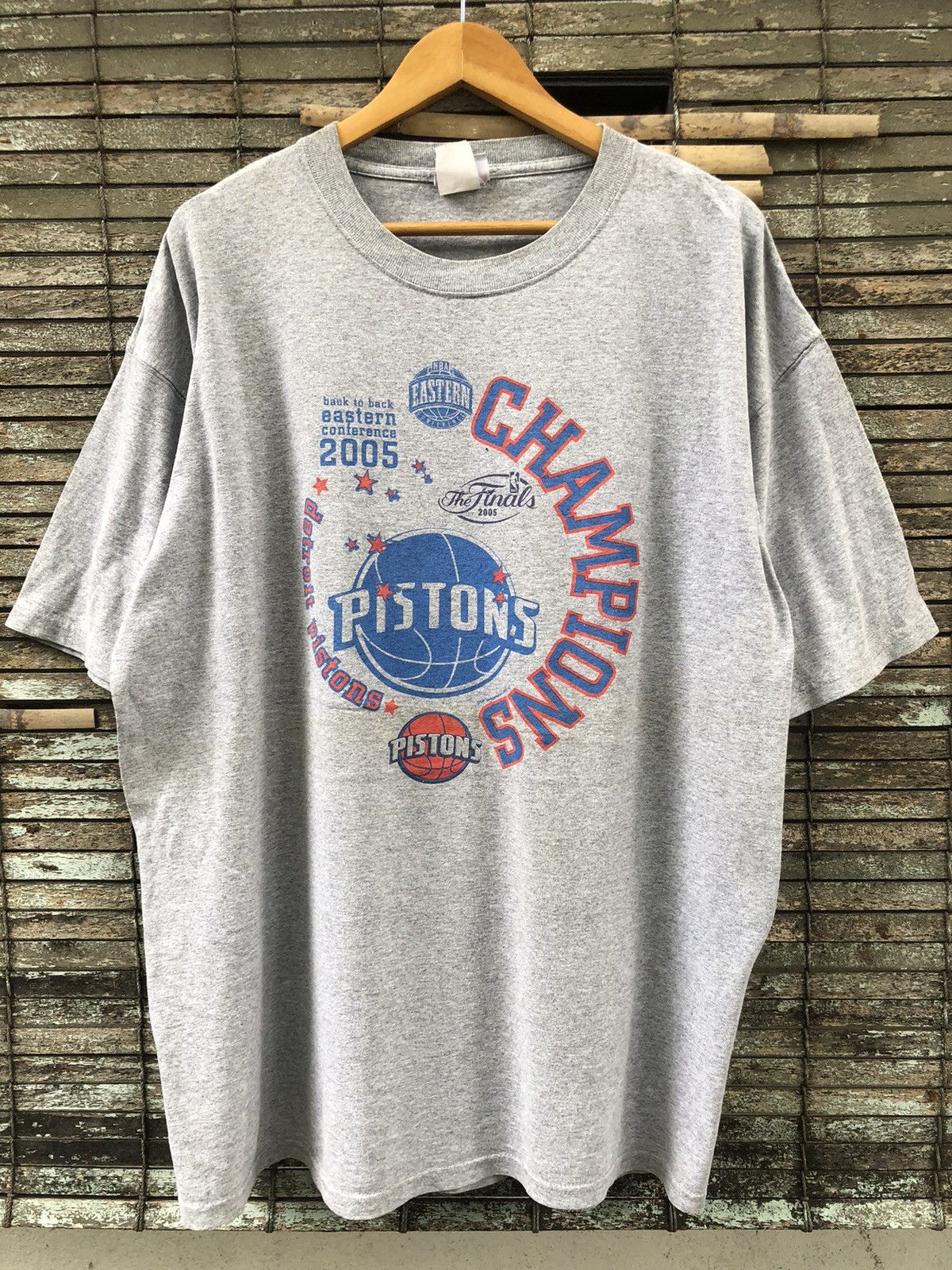 Vintage 🔥Vintage🔥Y2K NBA Champions 2005 Detroit Pistons Tshirts Size US XXL / EU 58 / 5 - 1 Thumbnail