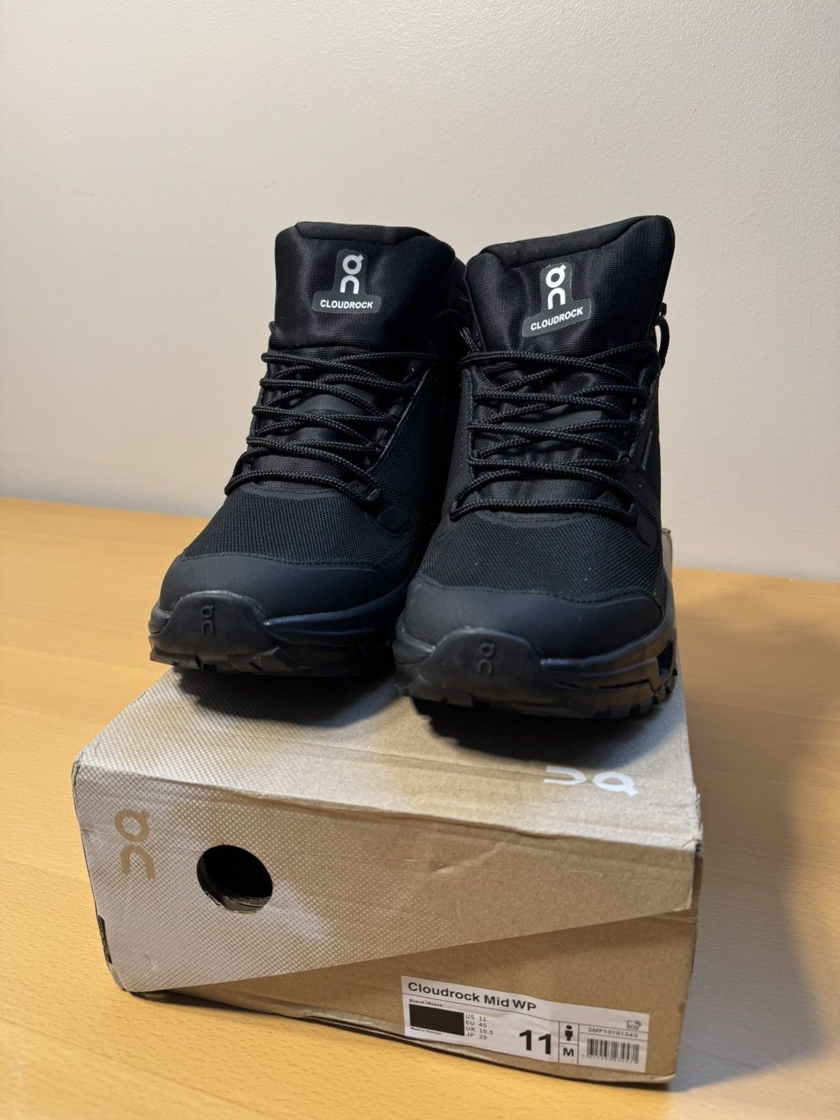On ON Couldrock Mid WP Waterproof 'Triple Black' Size US 11 / EU 44 - 3 Thumbnail